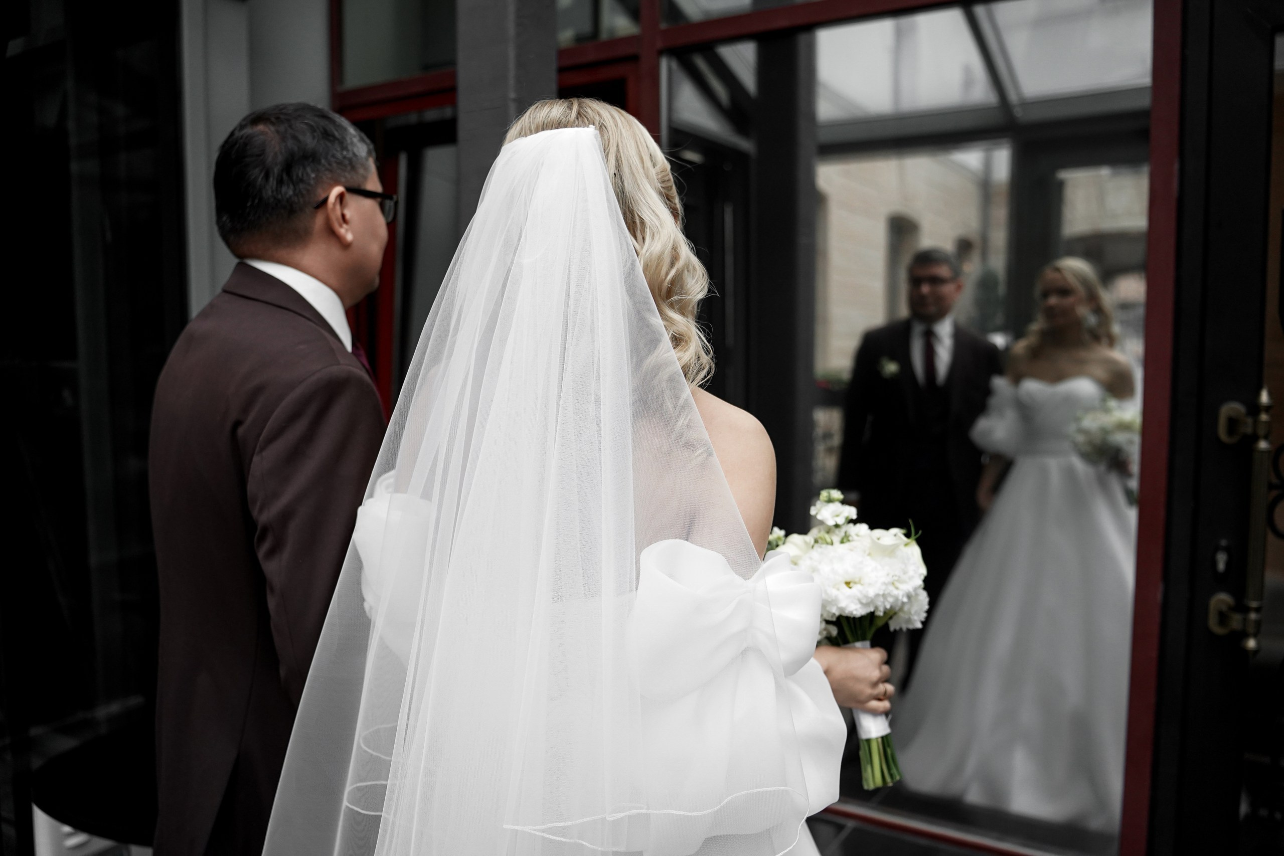 Свадебная фотосессия «4 часа». Отель Резиденция в Ростове-на-Дону. Кадры молодоженов на природе. Фотосессия банкета 1 час. Свадебный фотограф в Ростове-на-Дону. Таинство Крещения и Венчания, семейные фотосессии. Алёна Чёботова