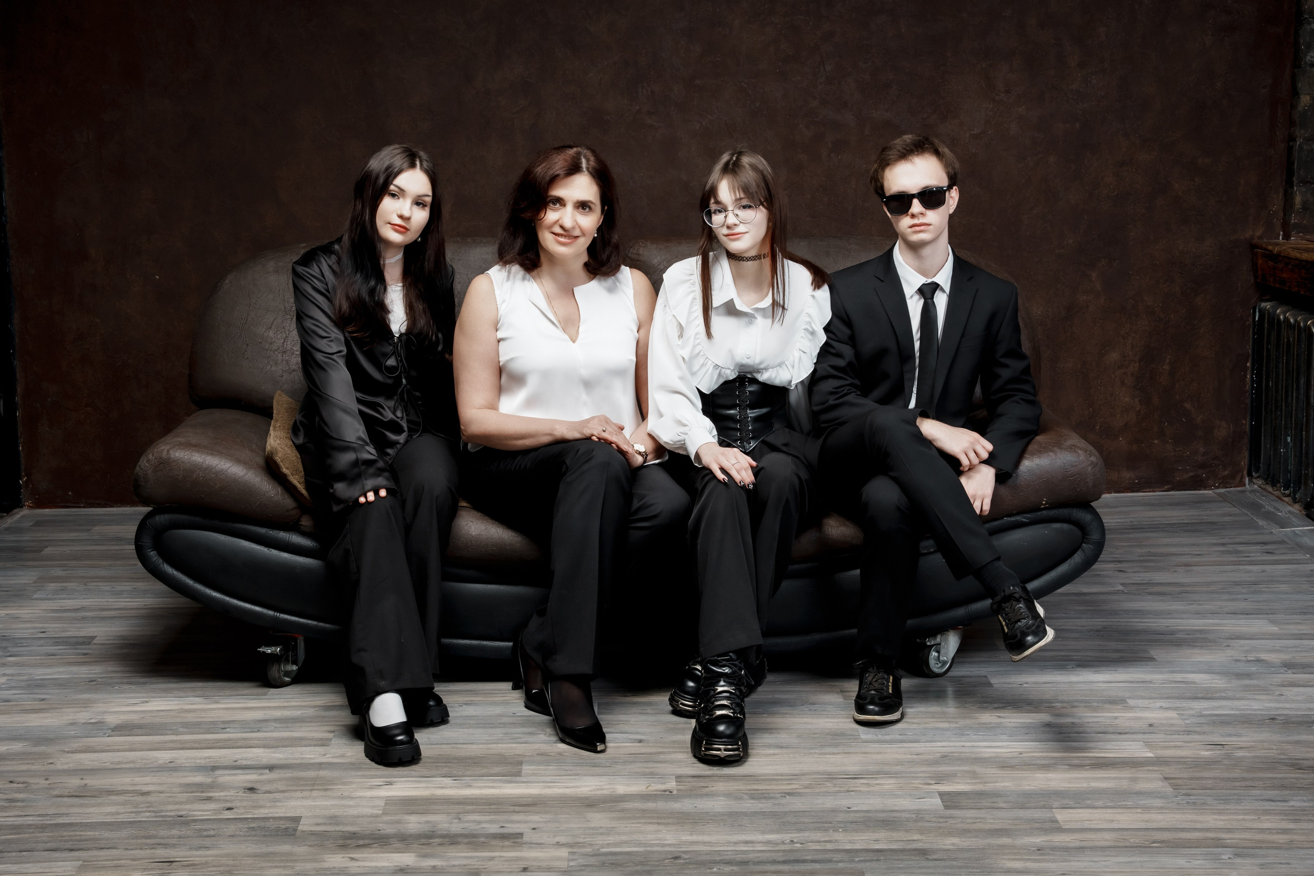 Темная локация в студия Фотоотдел. Ольга Плаксина фотограф в Саратове