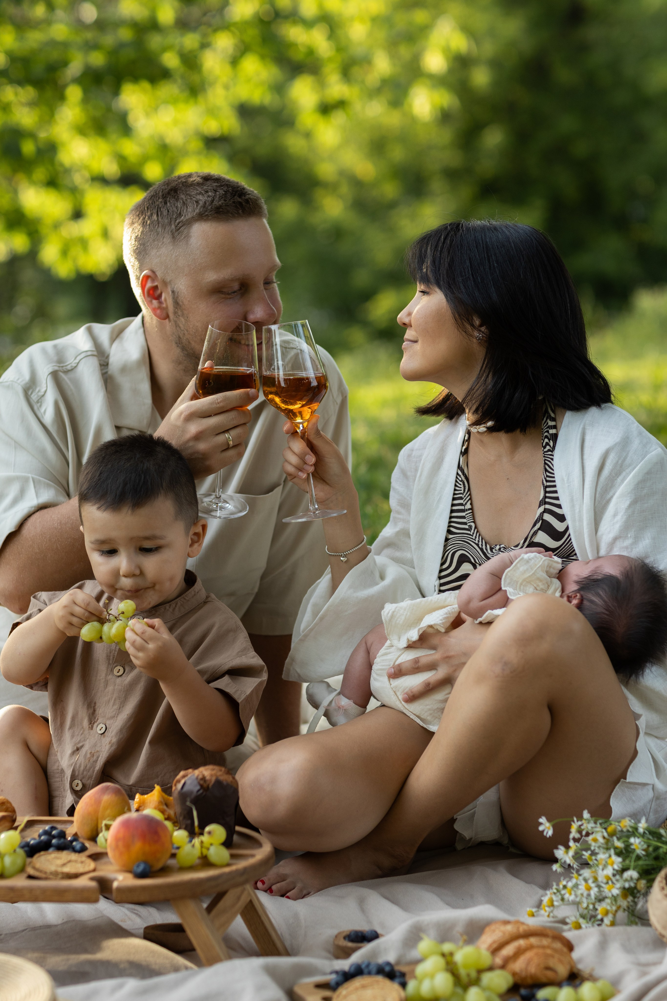 1 месяц Саше — летний пикник в парке. Семейный и детский фотограф в Москве Олеся Маркина