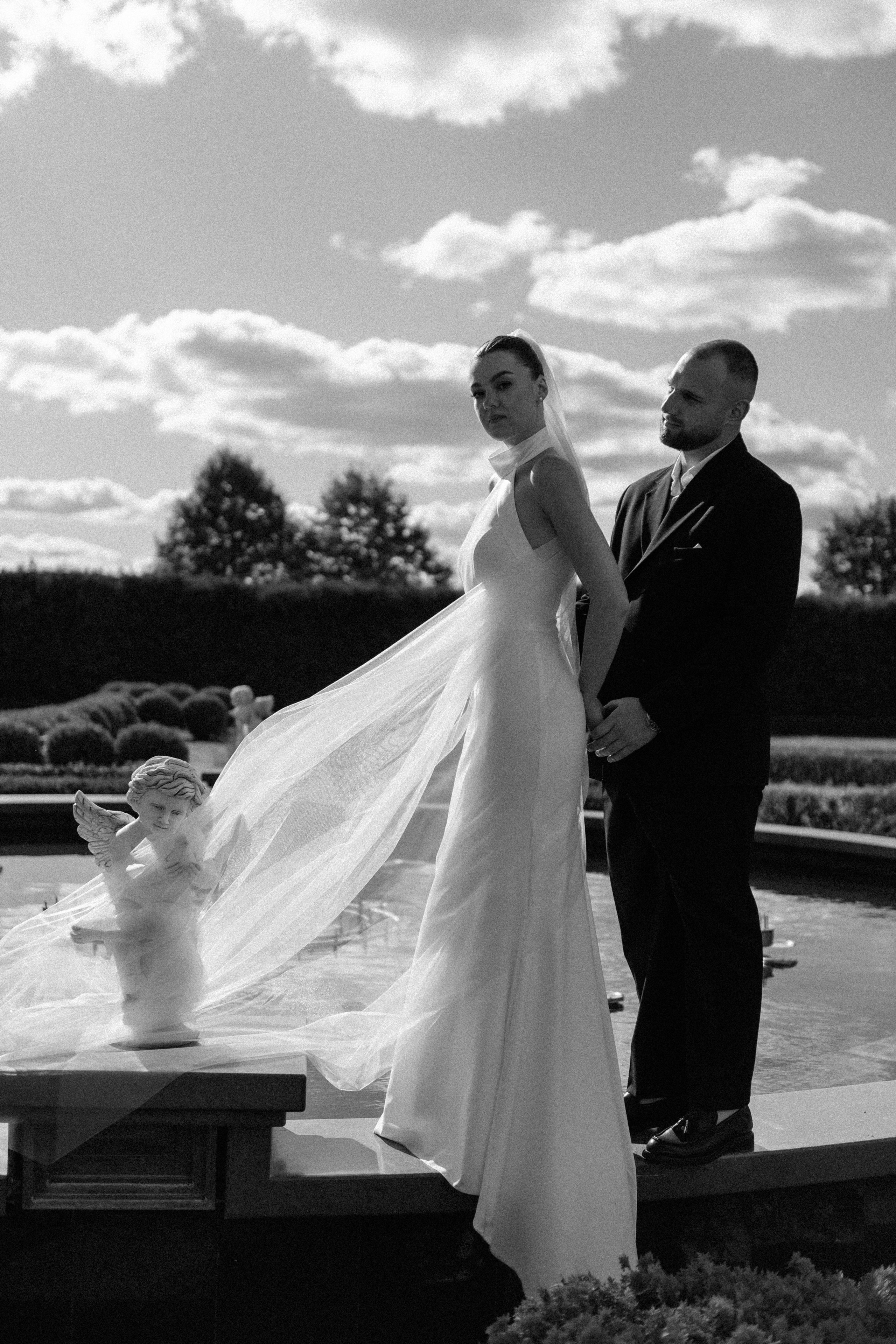 Wedding day in VERSAL PARK. Wedding PHOTOGRAPHER Andrew Vnukov