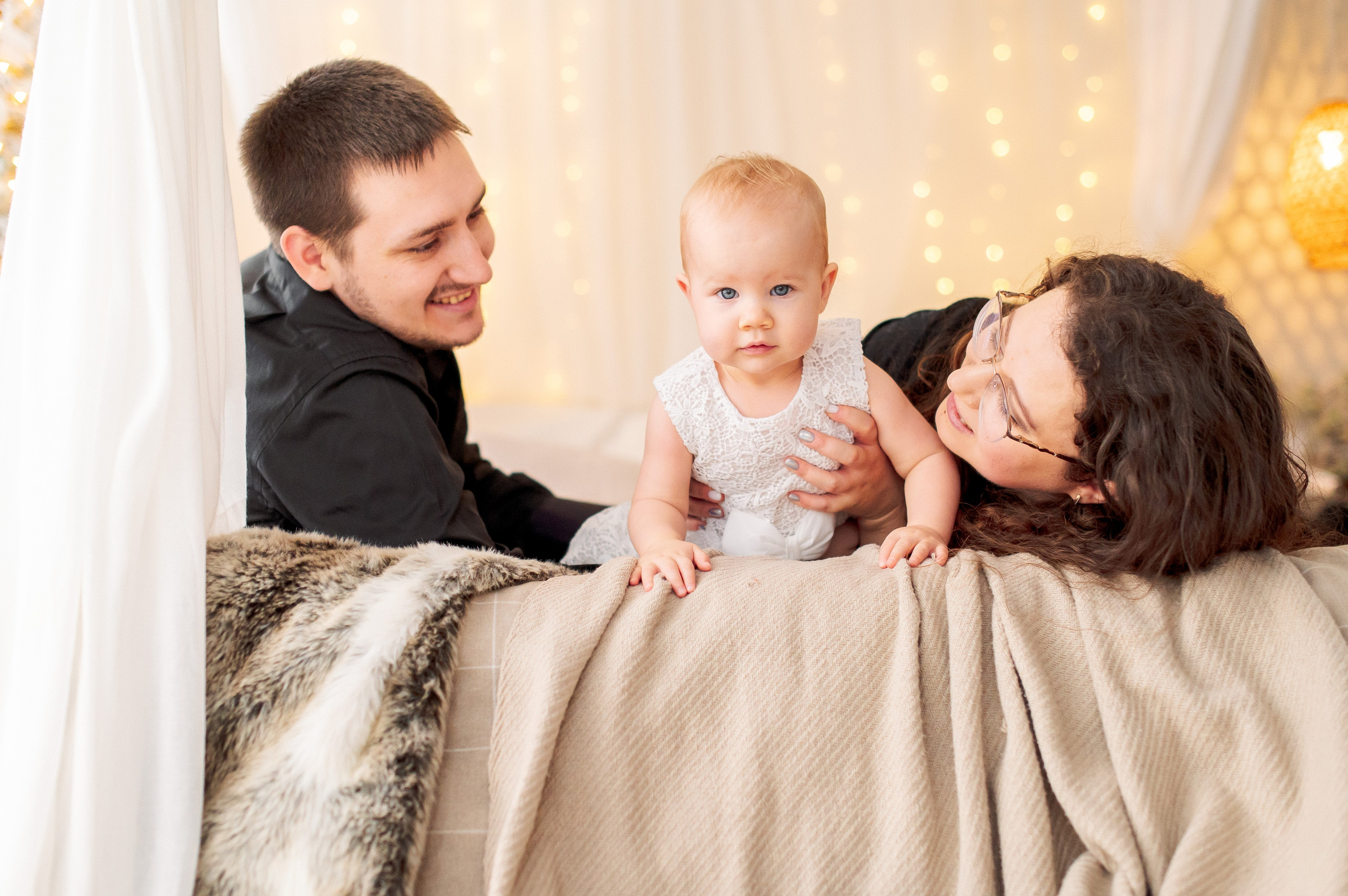 Семейная новогодняя фотосессия в студии. Семейный и свадебный фотограф в Санкт-Петербурге Гришин Юрий