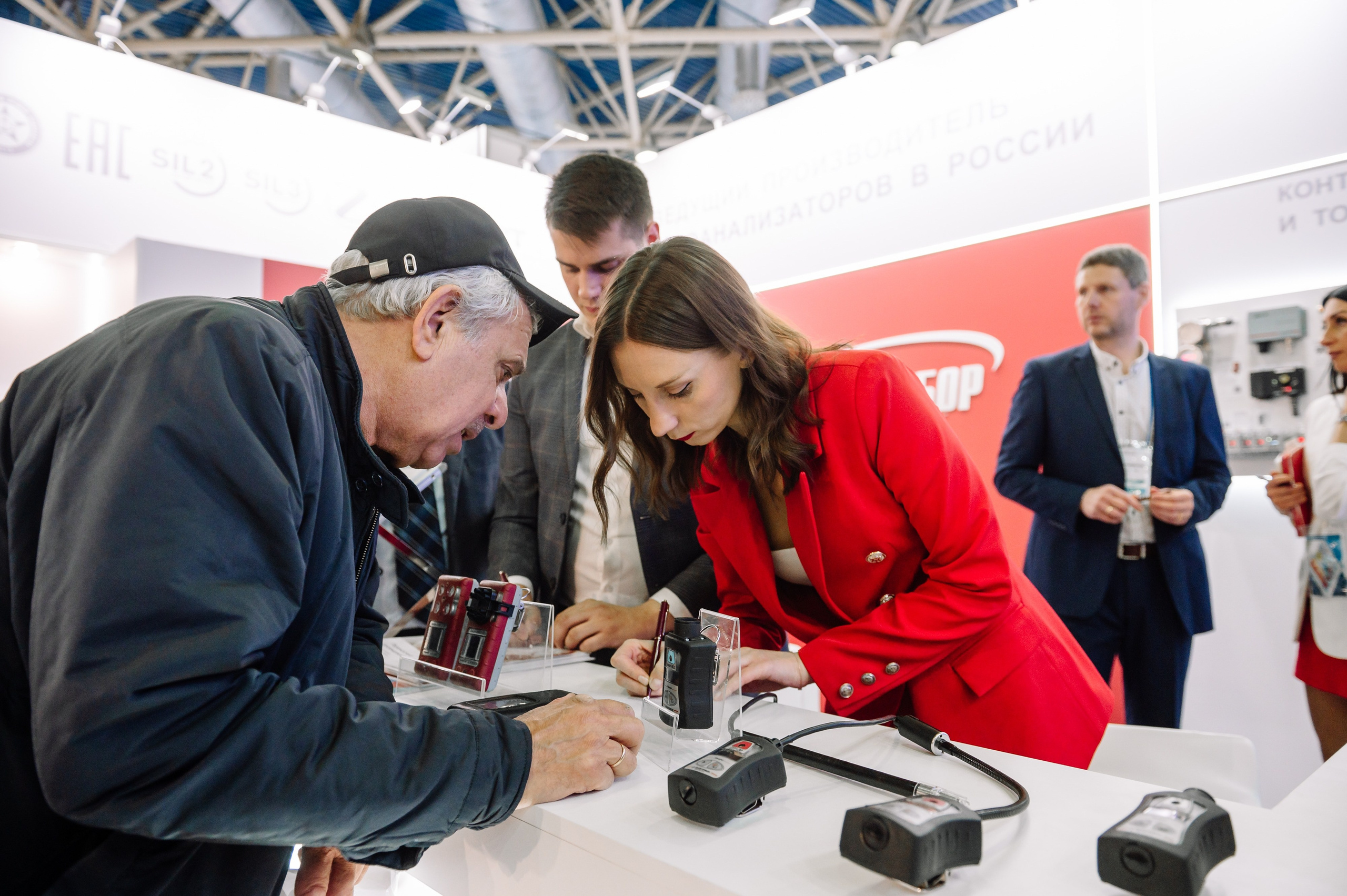 Аналитприбор на выставке Нефтегаз-24. Репортажный фотограф в Москве и по всему миру Степанова Юлия