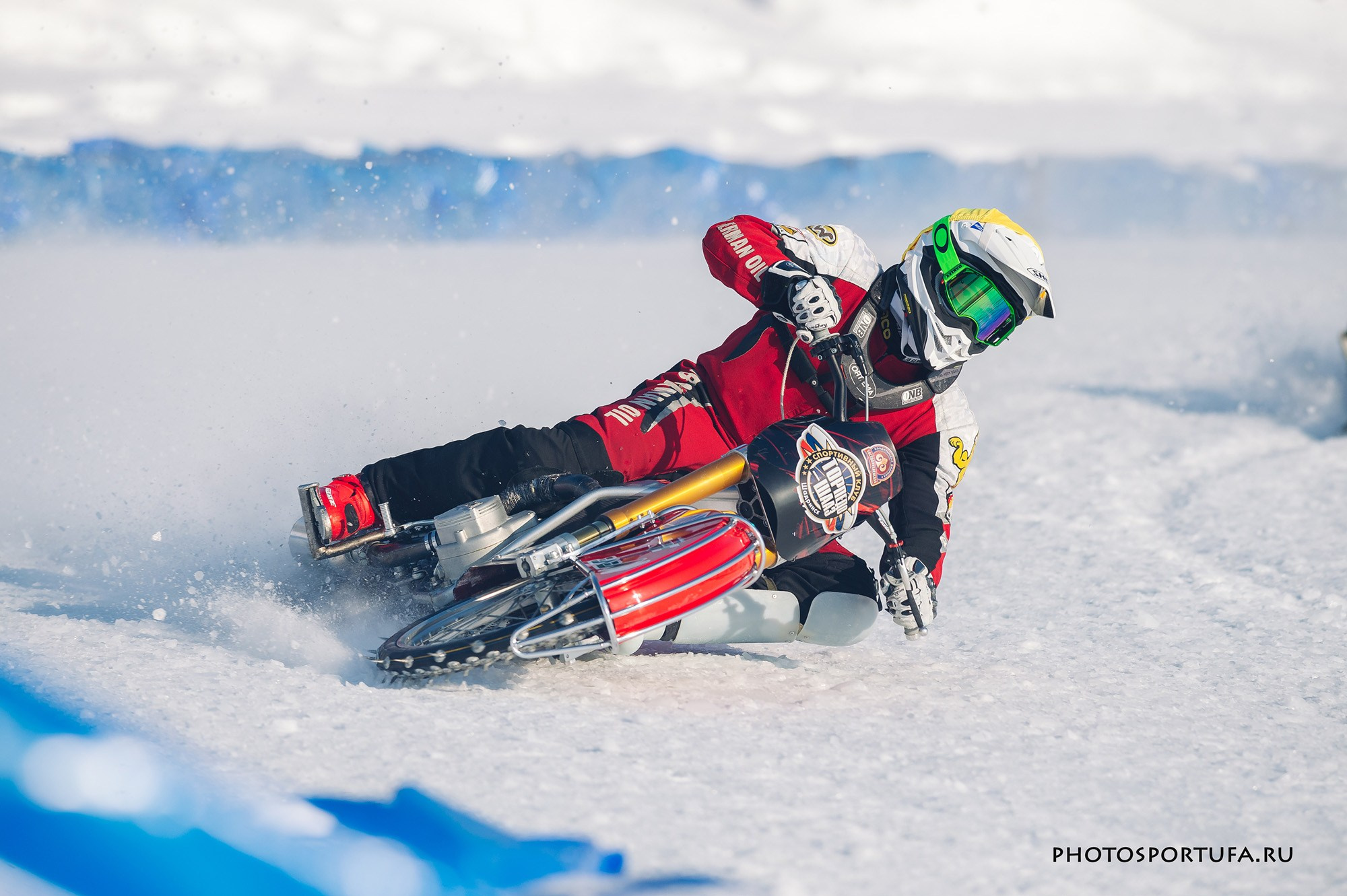 Мотогонку на льду. Спортивный фотограф в Уфе Евгений Буров
