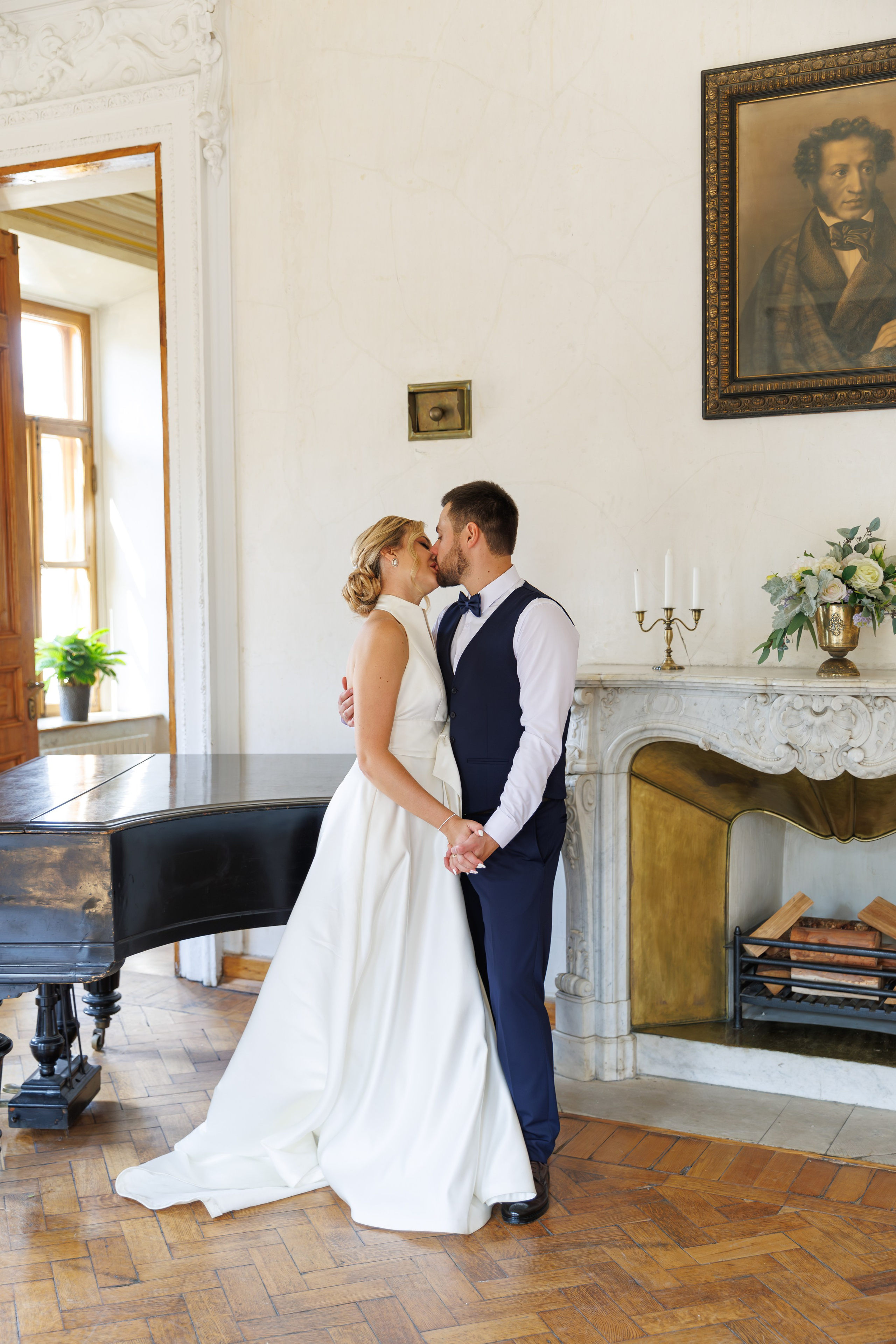 Свадебная фотосессия в библиотеке-читальне им А. С. Пушкина. Свадебный фотограф Москва и МО Сергей Киржаев