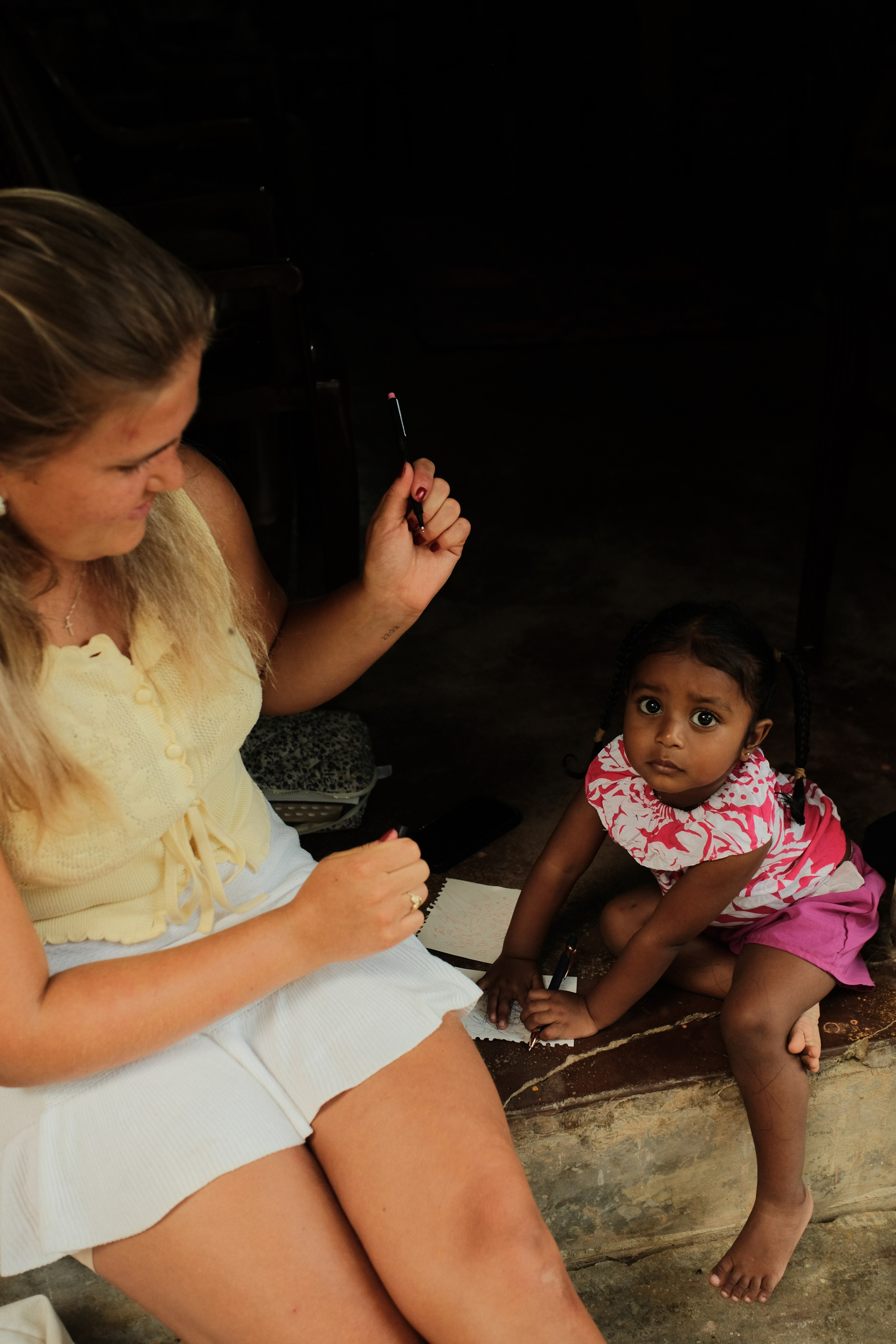 Volunteers. Creative travel photographer — Berg Daria