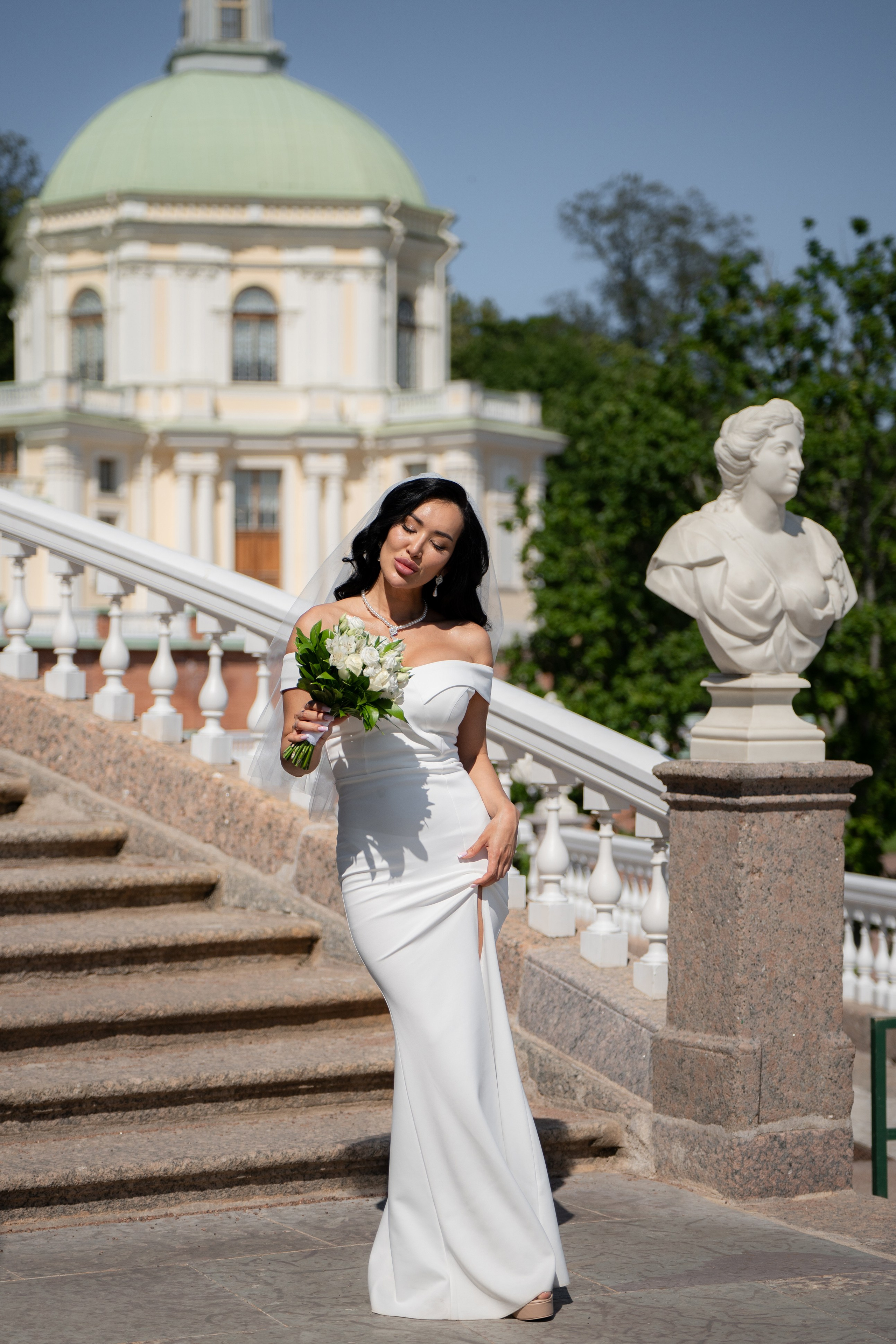 Красивые места для свадебной фотосессии летом в Санкт-Петербурге. Свадебный фотограф Александр Невский в Санкт-Петербурге