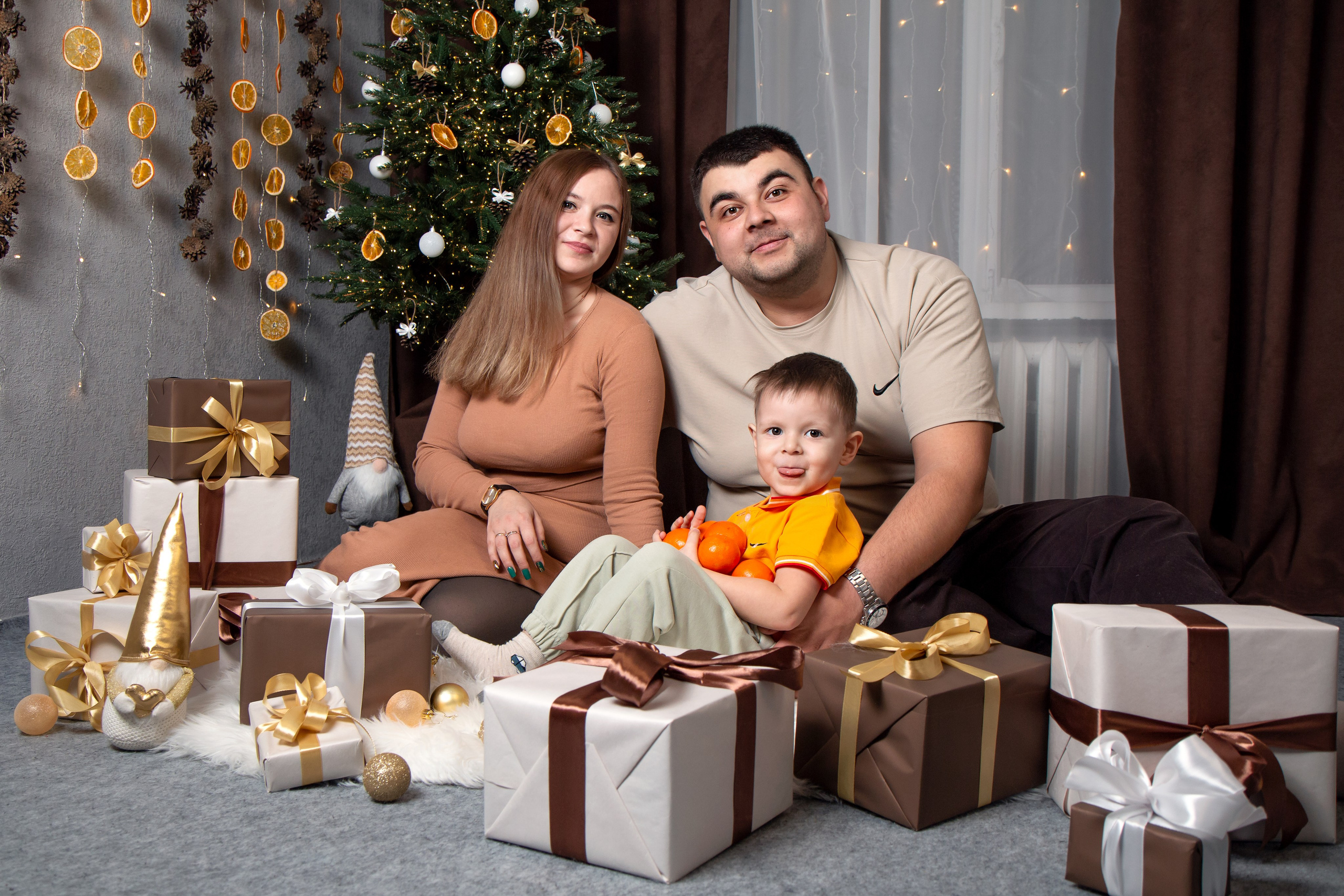 Семейная новогодняя фотосессия в Шелехове. Фотограф в Шелехове, лучшие выпускные альбомы в Шелехове