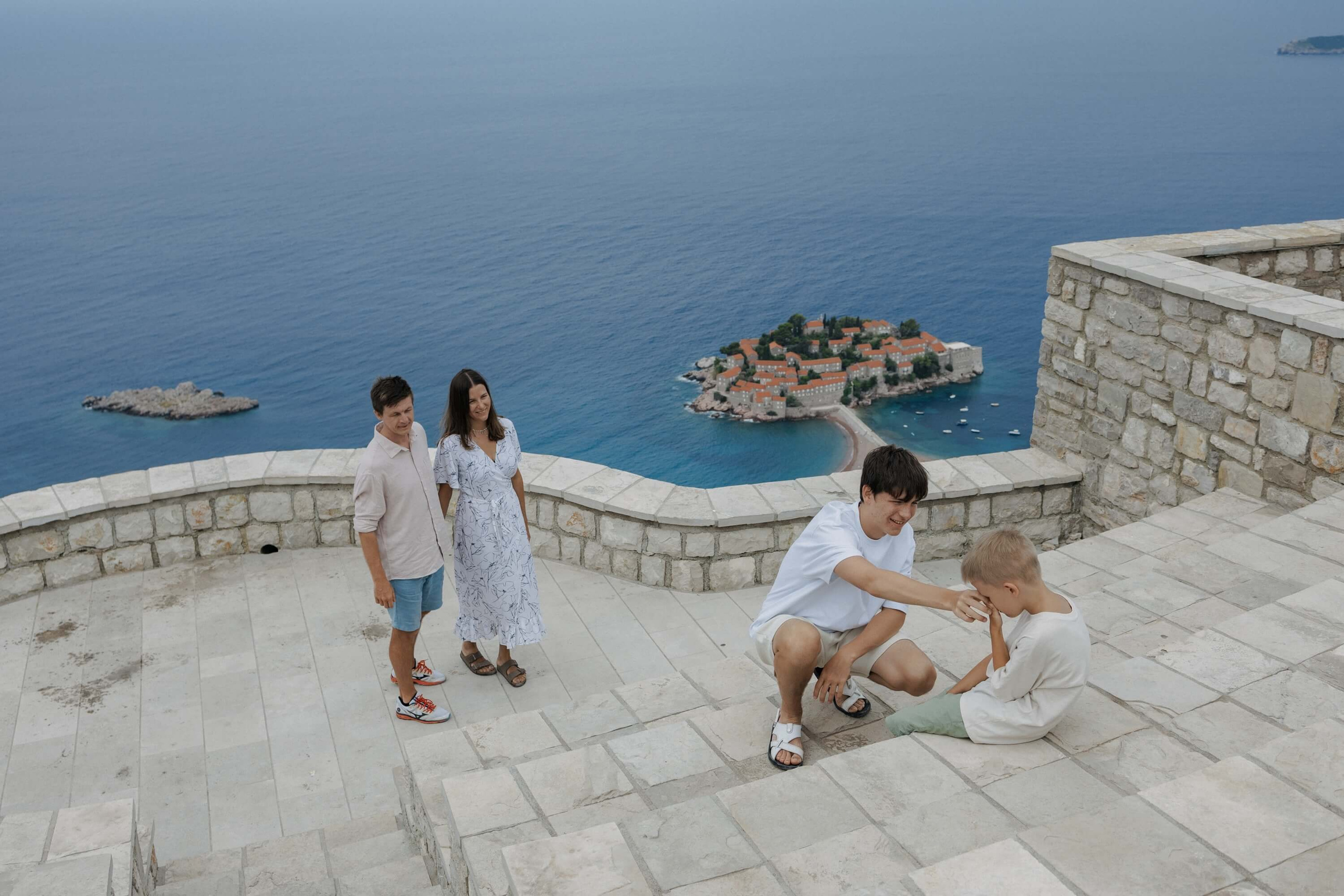 Семейный фотограф в Свети-Стефан Черногория. Федор Лемешко — Семейный и Свадебный Лайфстайл фотограф в Таиланде Дубае Грузии Армении