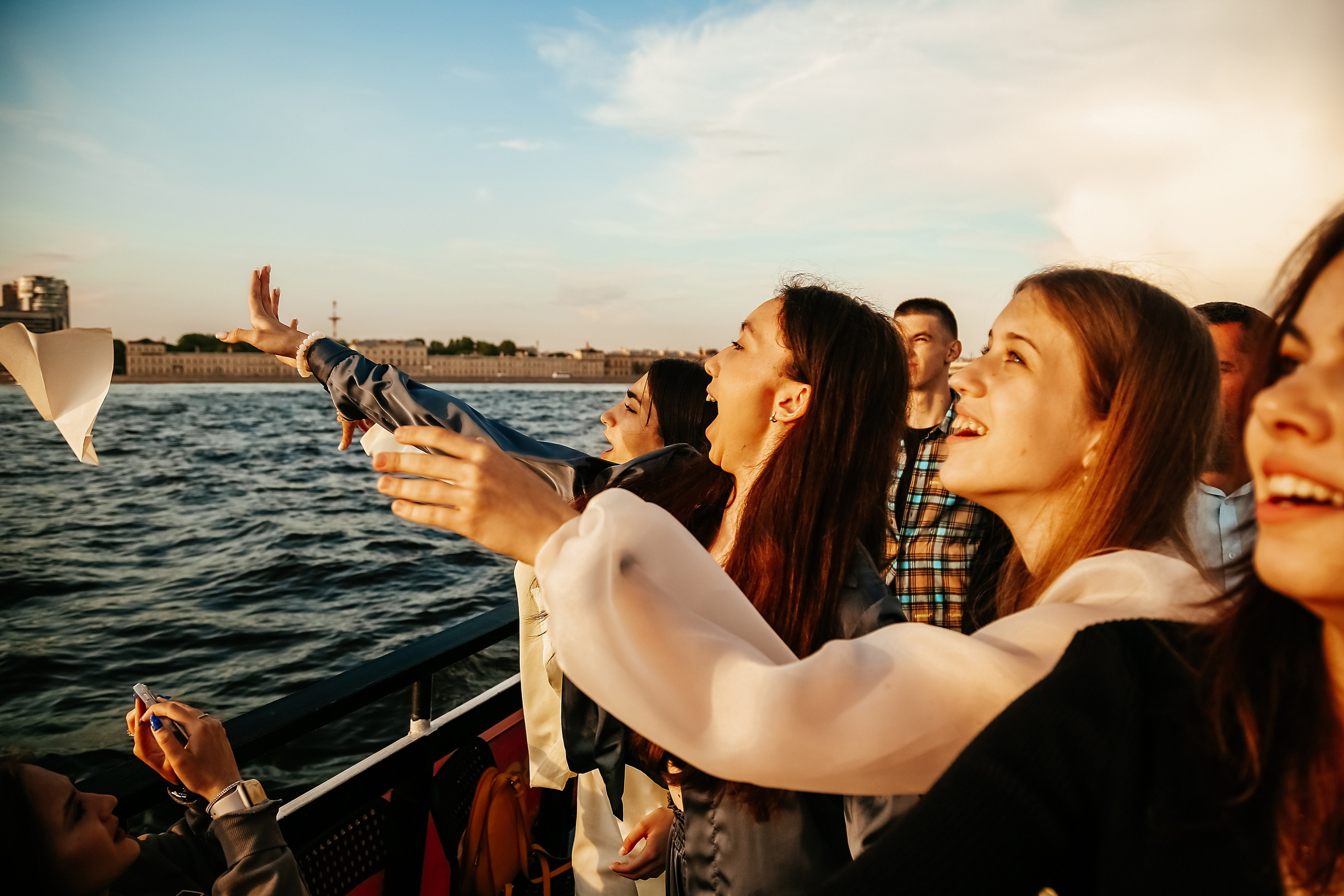 Выпускной на теплоходе, гости из Ульяновска. Семейный фотограф Любовь Саркеева