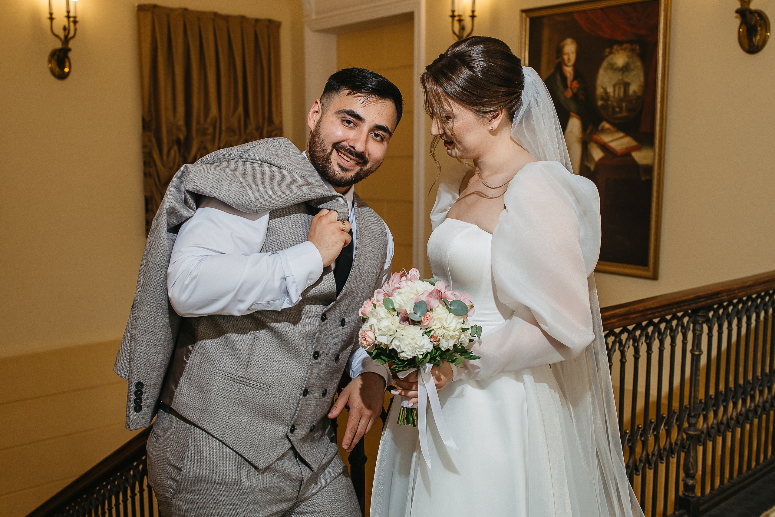 Свадебная фотосессия пары в номере отеля. Олег Сверчков | Свадебный фотограф Вологда