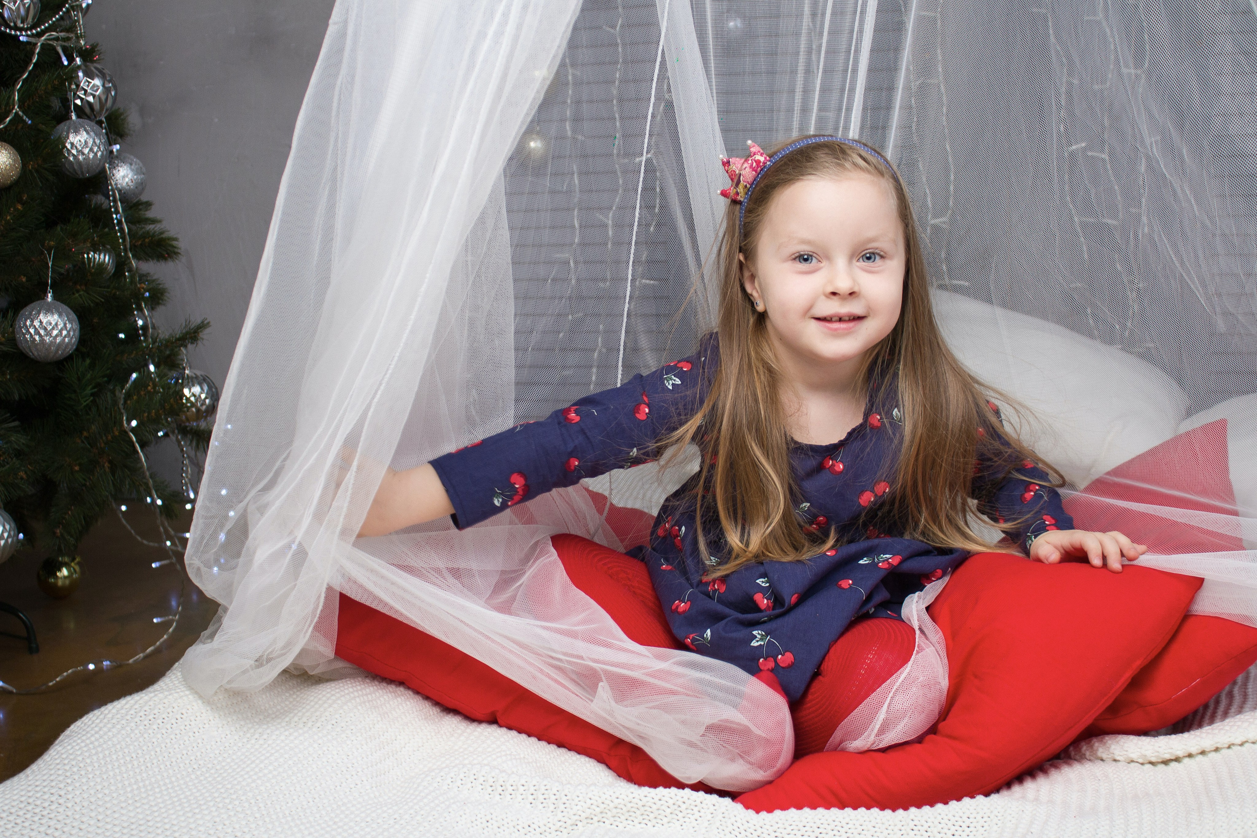 Фотосессия близняшек в студии. Школьные выпускные альбомы в Москве Марина Николаева