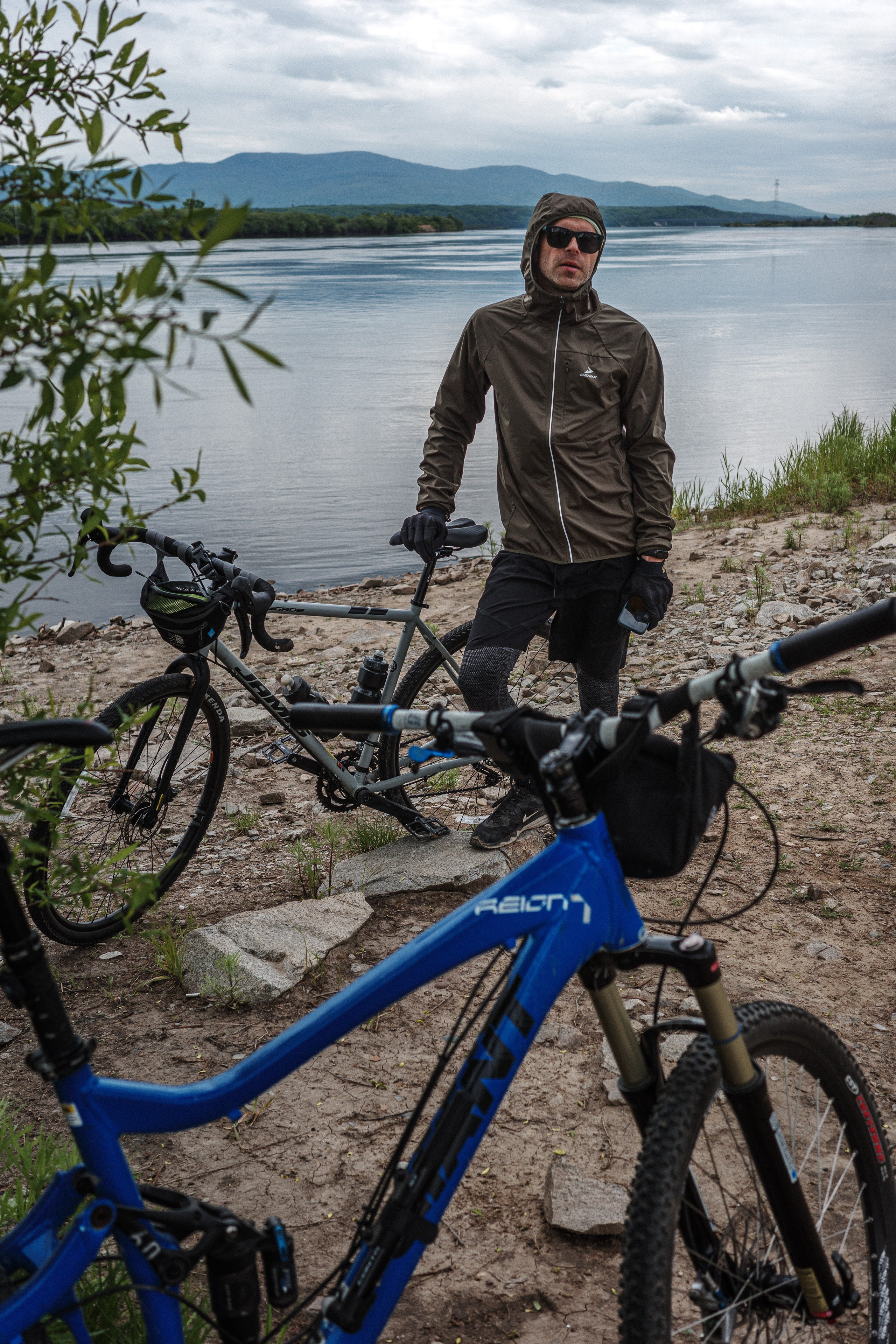 С Димой Уссурийский остров. Фото журналист