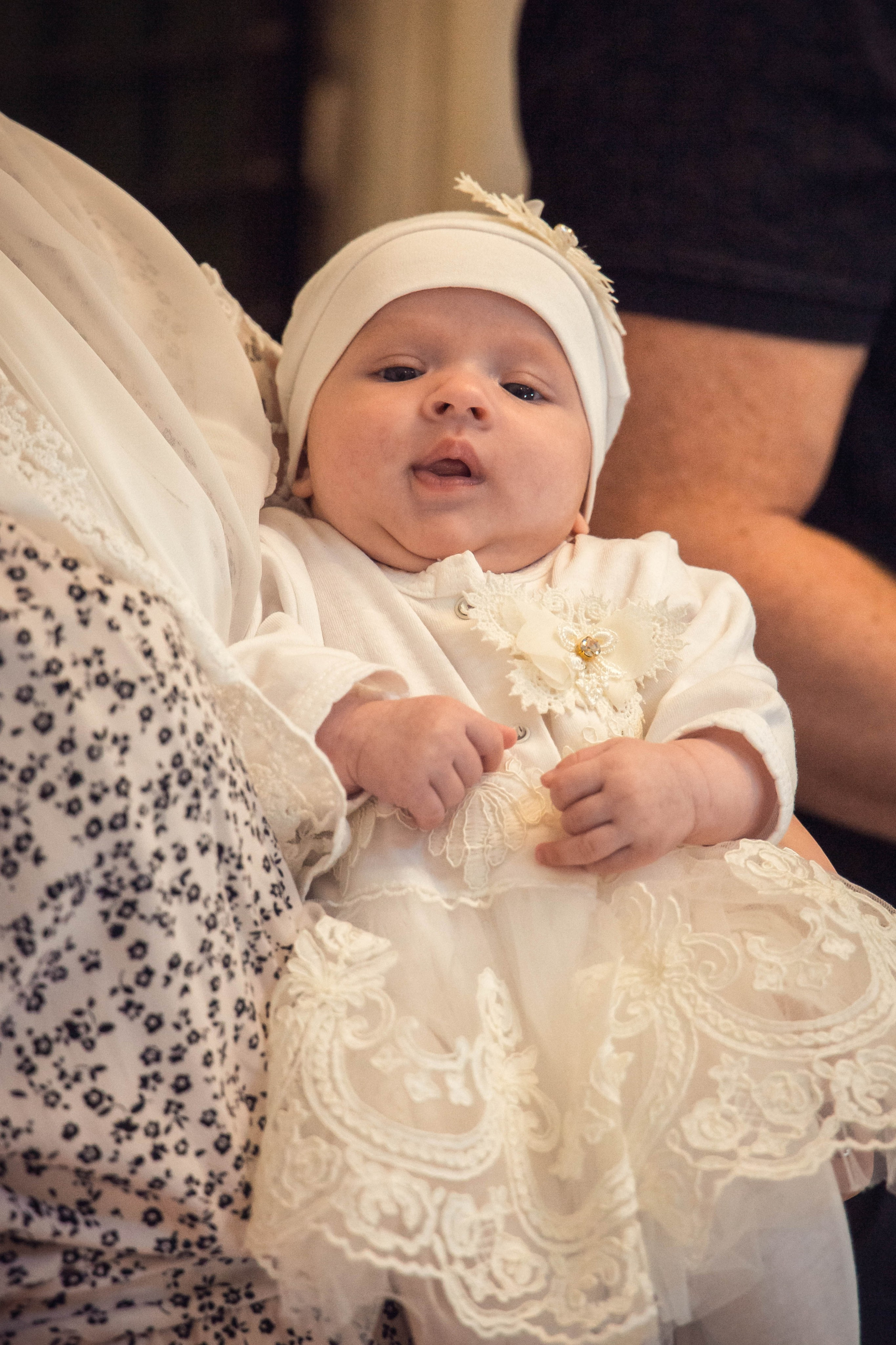малышка в крестильном платьице. Храм Калуги.