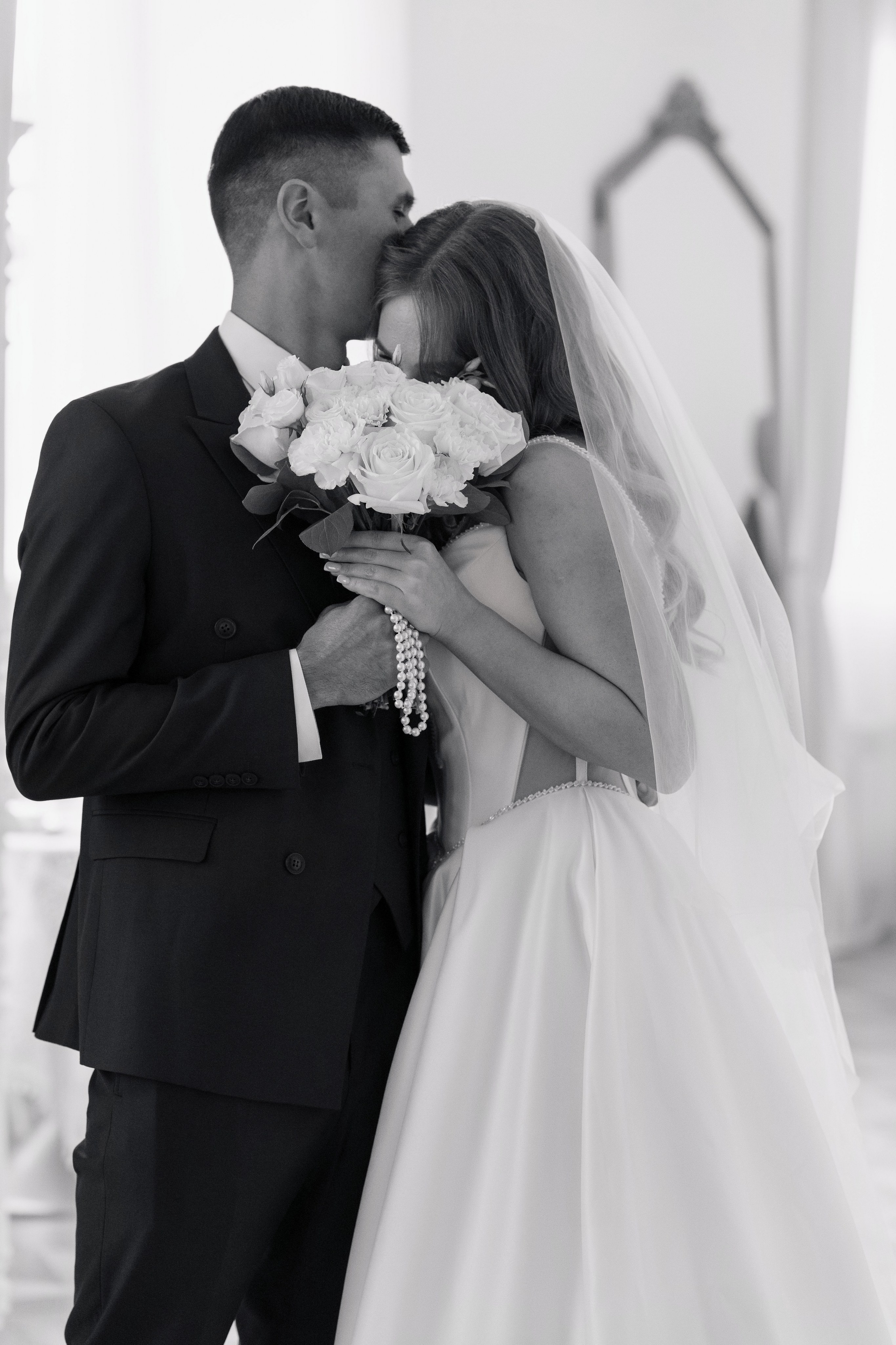 Свадебная фотосессия в интерьере, студия. Главная