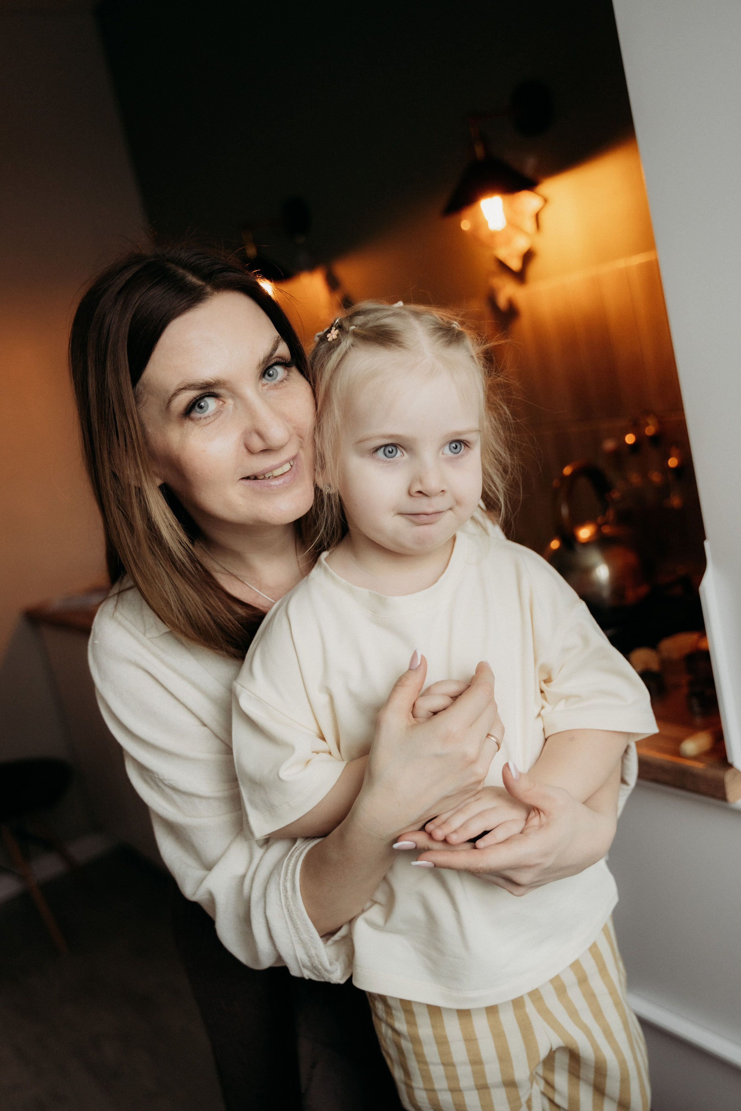 Семья на кухне