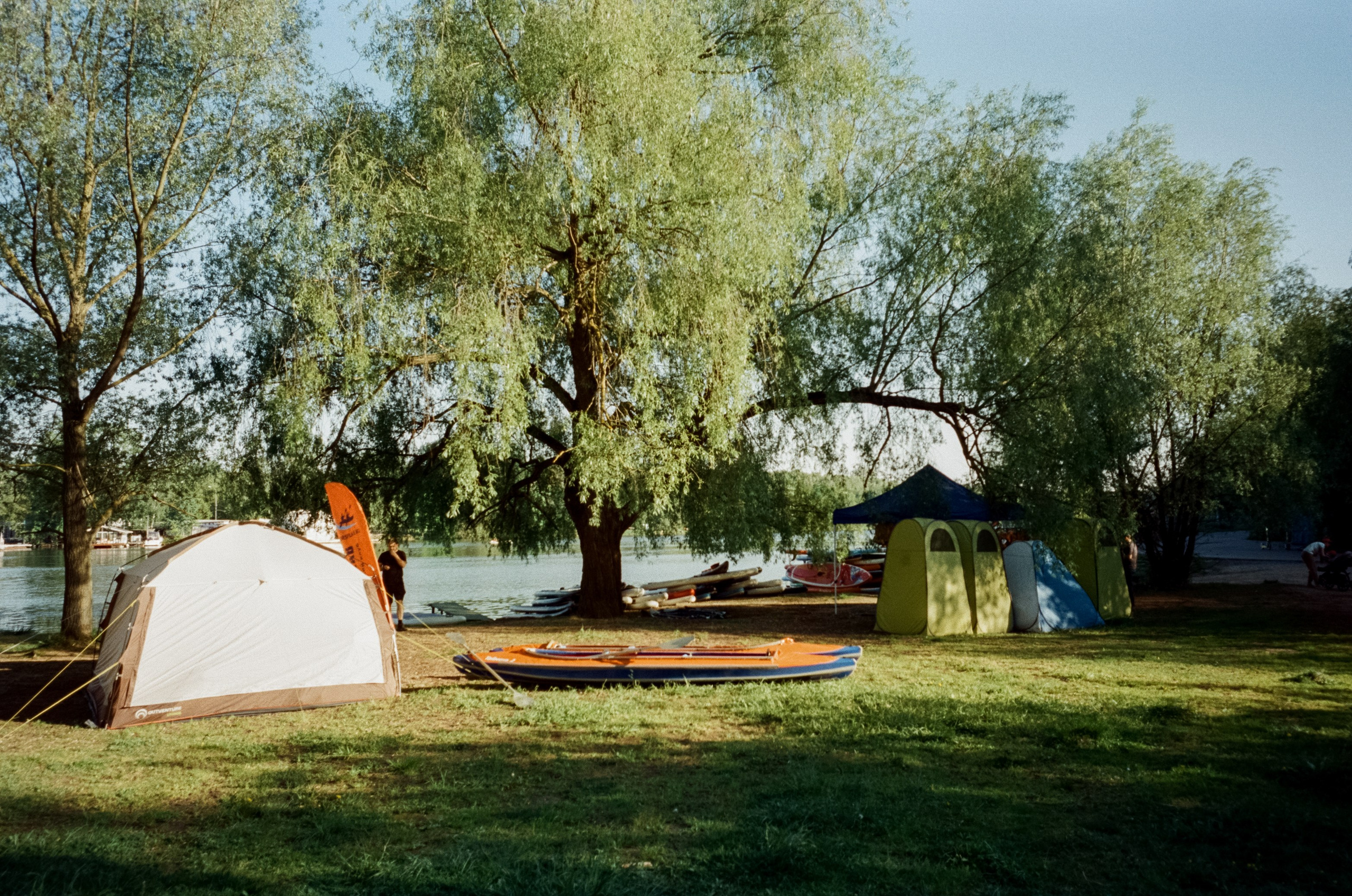 Ricoh GR10 / SFL 250D / Тестовая пленка у речки в Строгино