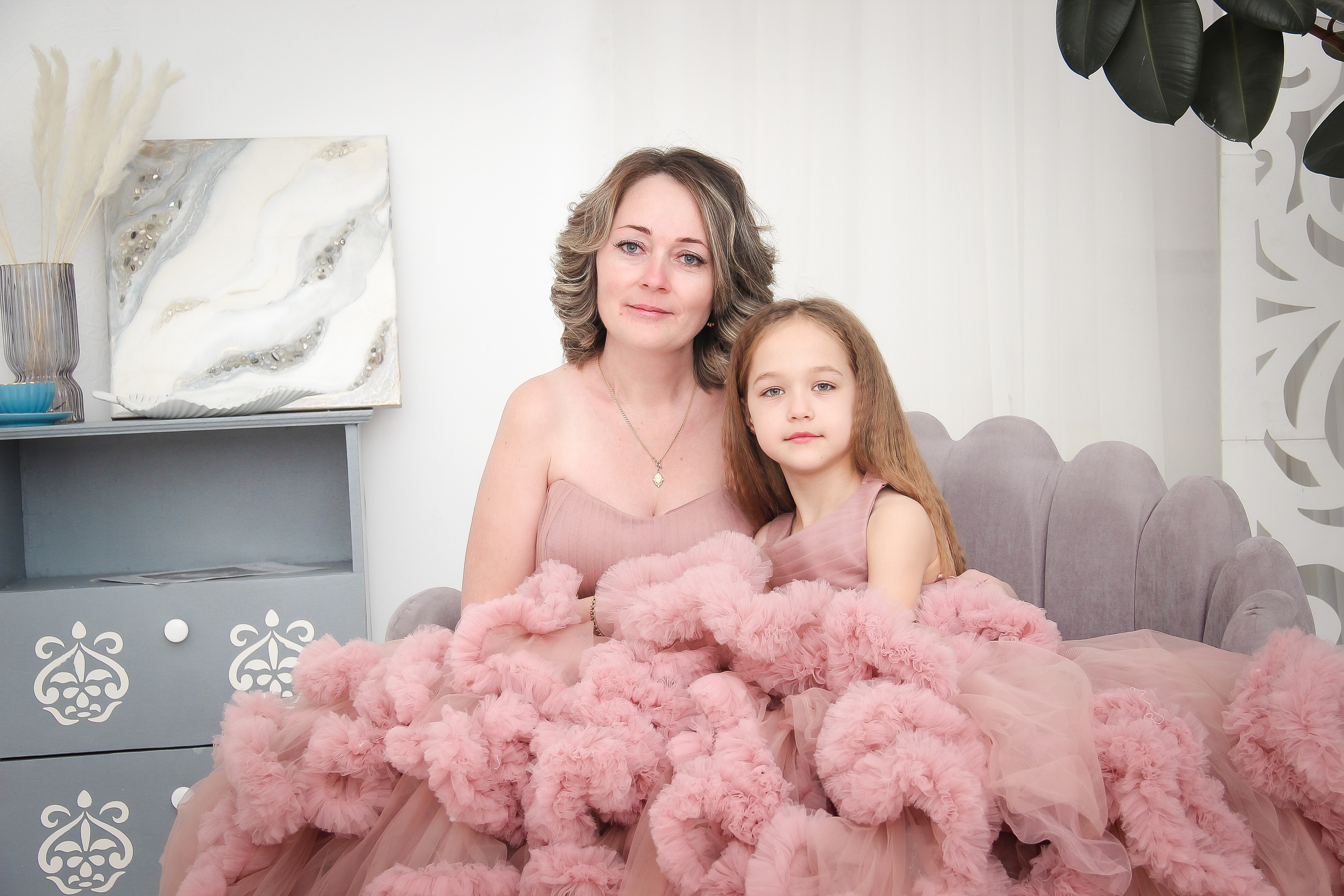 Семейные фотосессии студийные; новогодние, тематические, домашние и тд. Выпускные альбомы для школ и Детских садов в Барнауле /Выпускные/Свадебные/Детские/Семейные и др. виды съёмок /Фотограф Вера Валейко