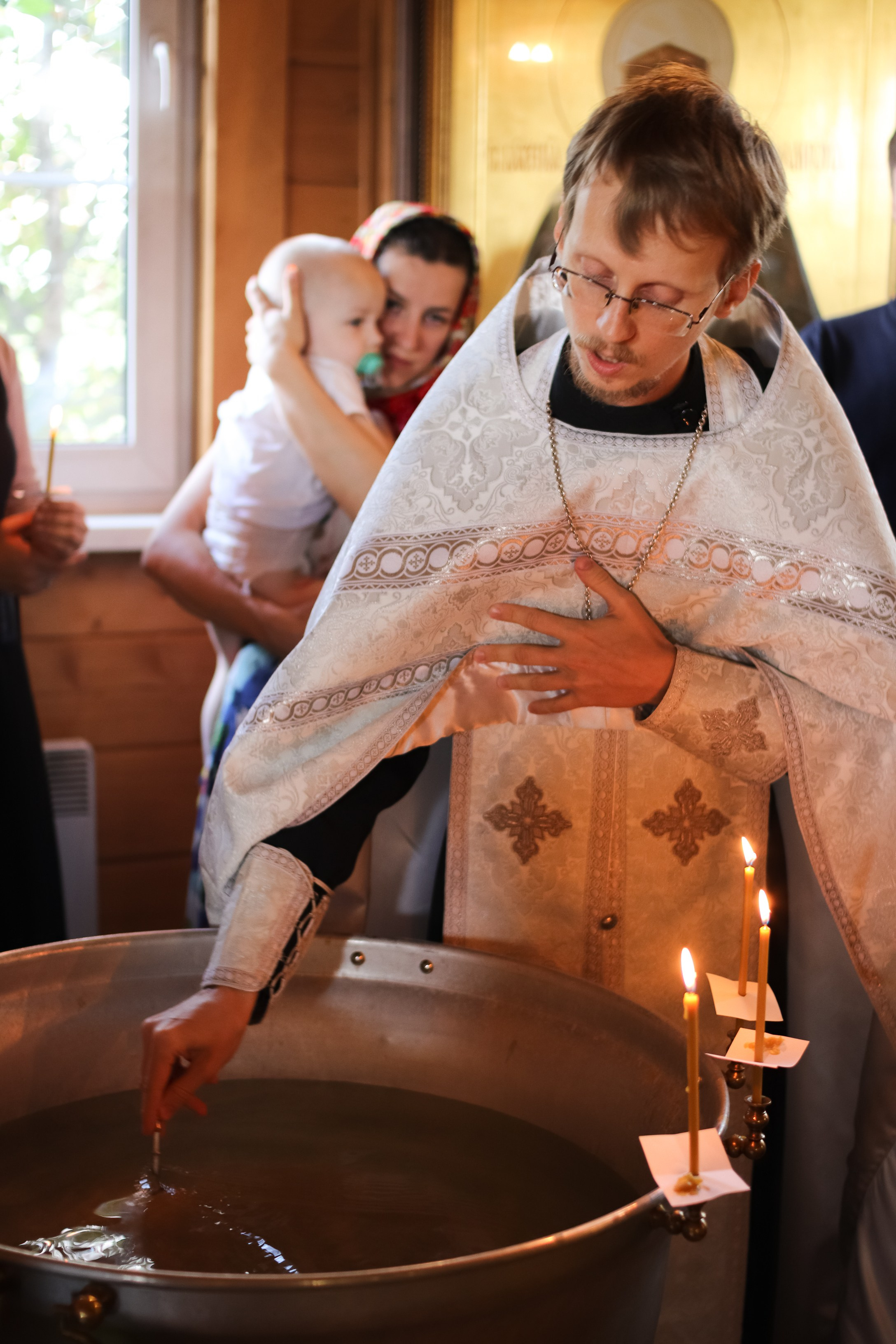 Крещение в храме Жён-Мироносиц в Марьино, базовая цветокоррекция. Фотограф на крещение/венчание