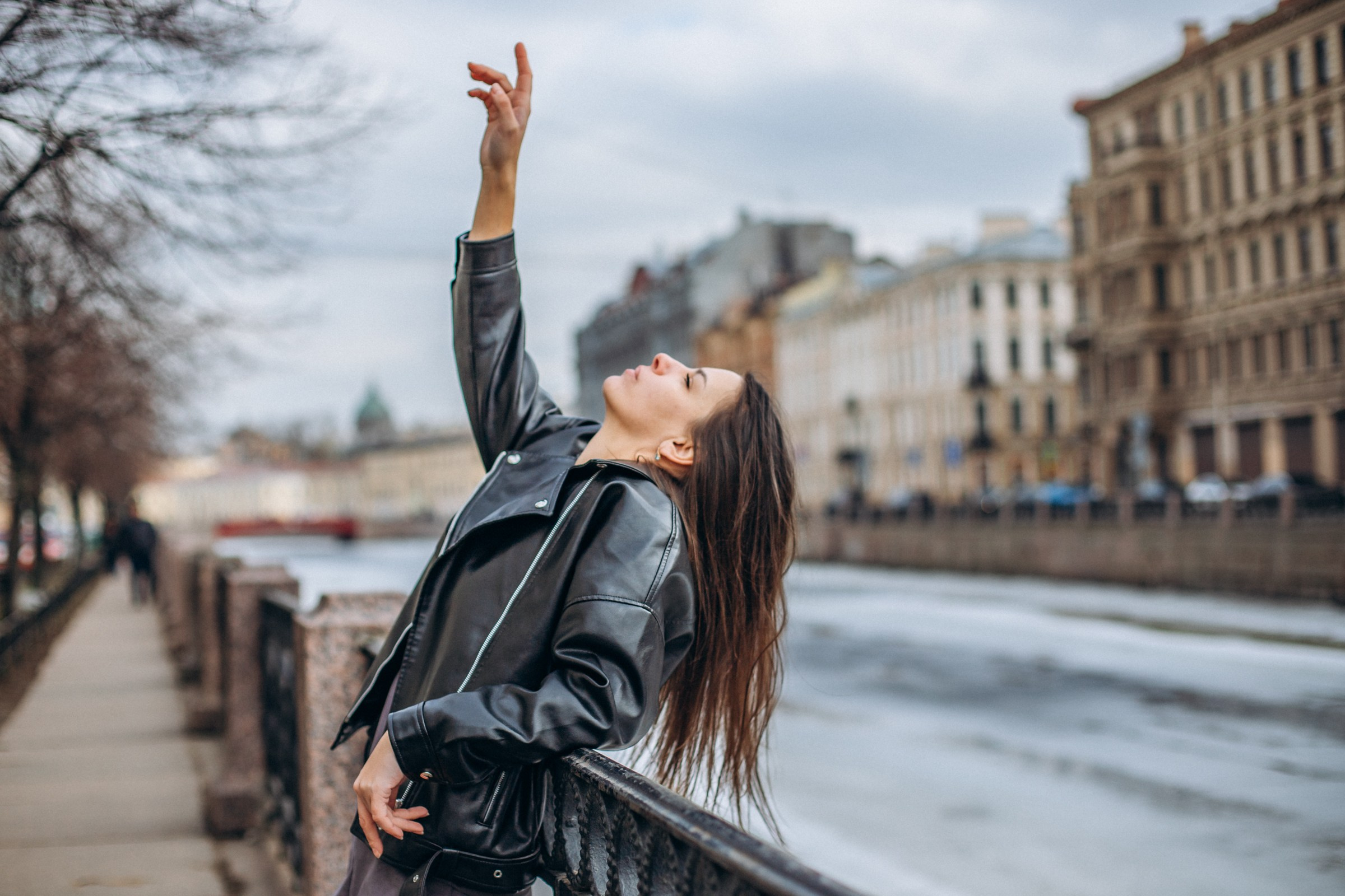 Ксения в марте. Фотопрогулка в Петербурге. Индивидуальный и семейный фотограф в Санкт-Петербурге