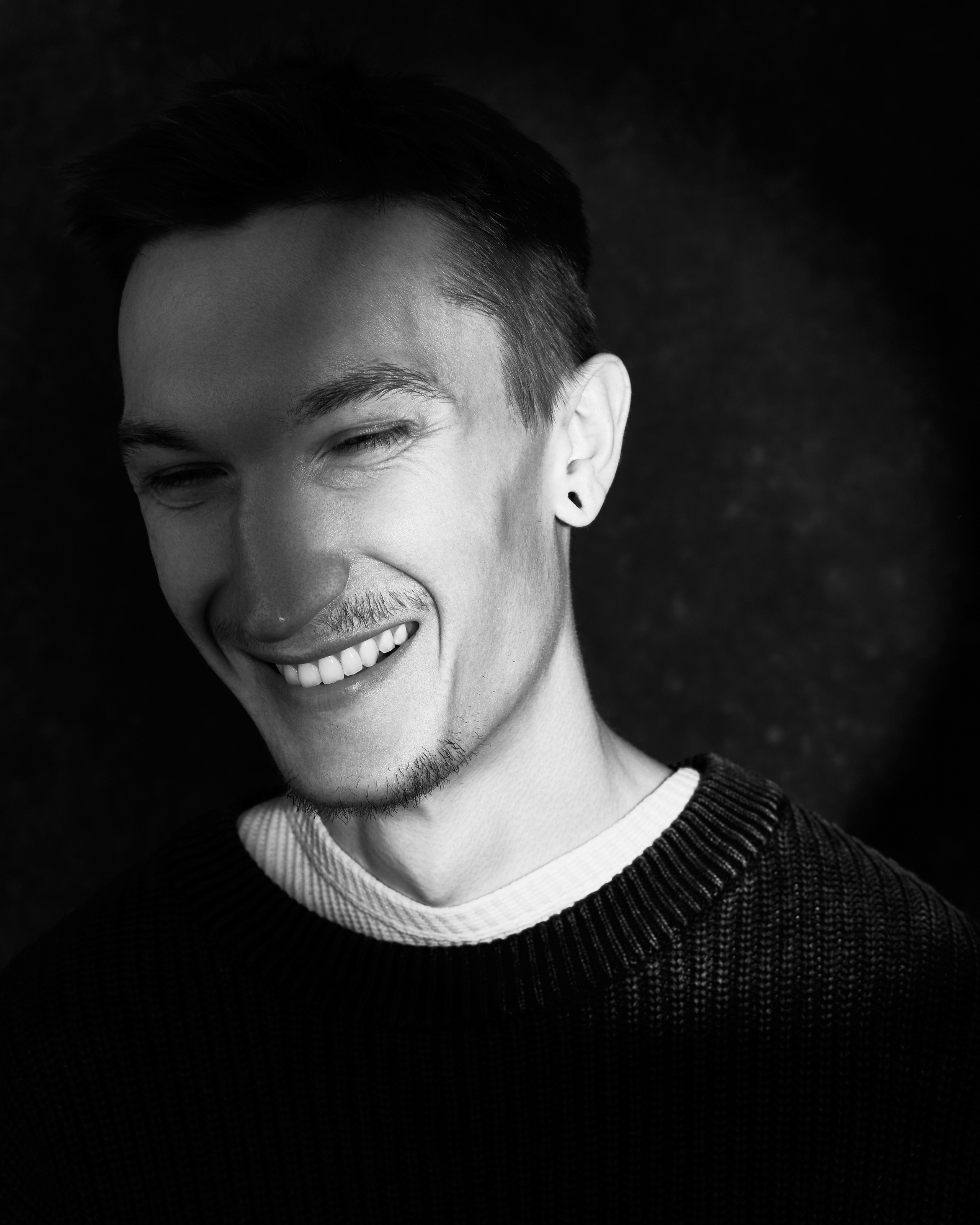 Yan. Фэшн-фотография и портреты в Владивостоке. Превращаю съёмку в повествование — создаю образы с сюжетом, которые остаются в памяти