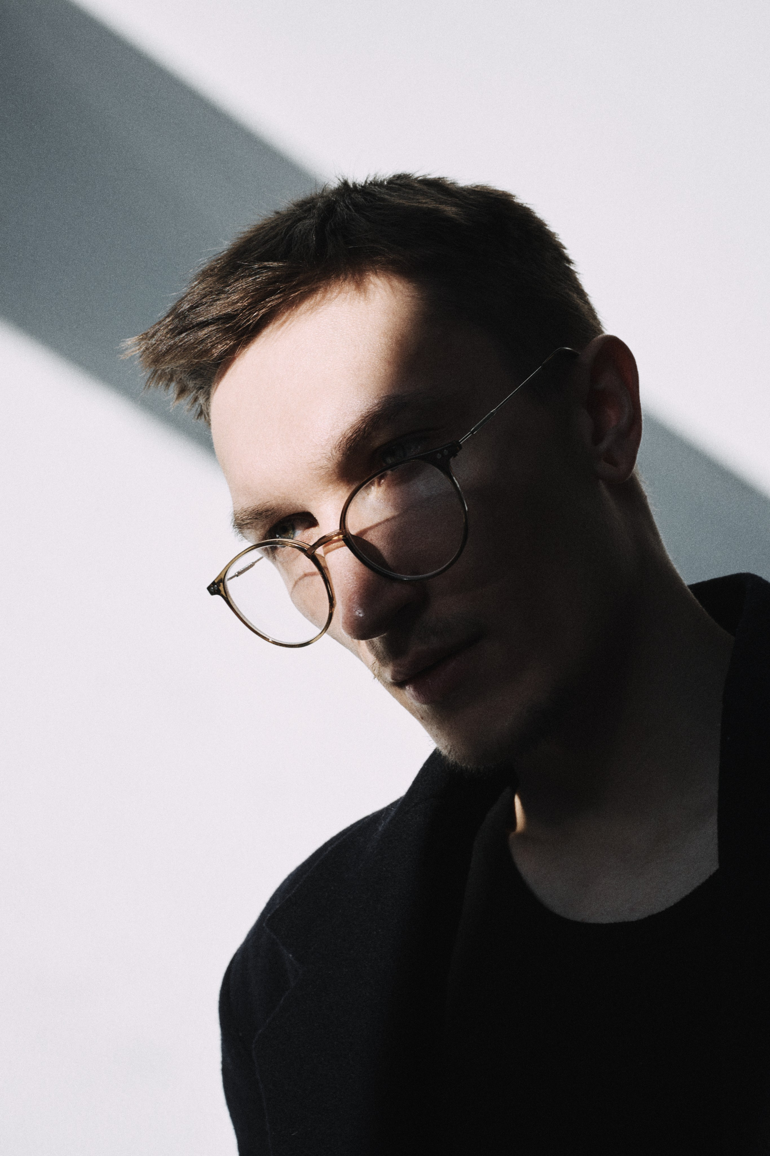 Yan. Фэшн-фотография и портреты в Владивостоке. Превращаю съёмку в повествование — создаю образы с сюжетом, которые остаются в памяти