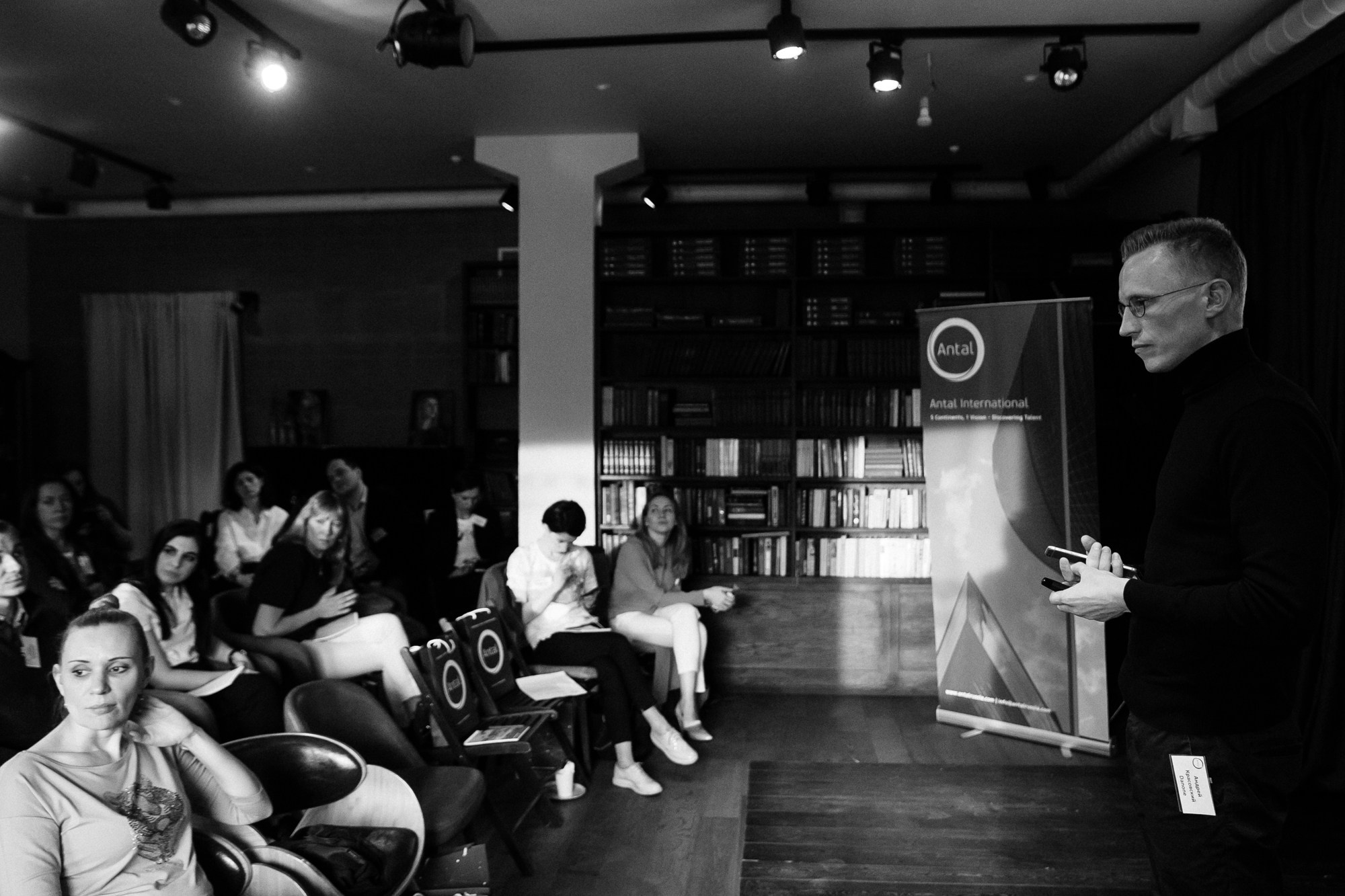 «КНИГИ И КОФЕ». Рабочая сторона — бизнес портрет и репортаж в Санкт-Петербурге