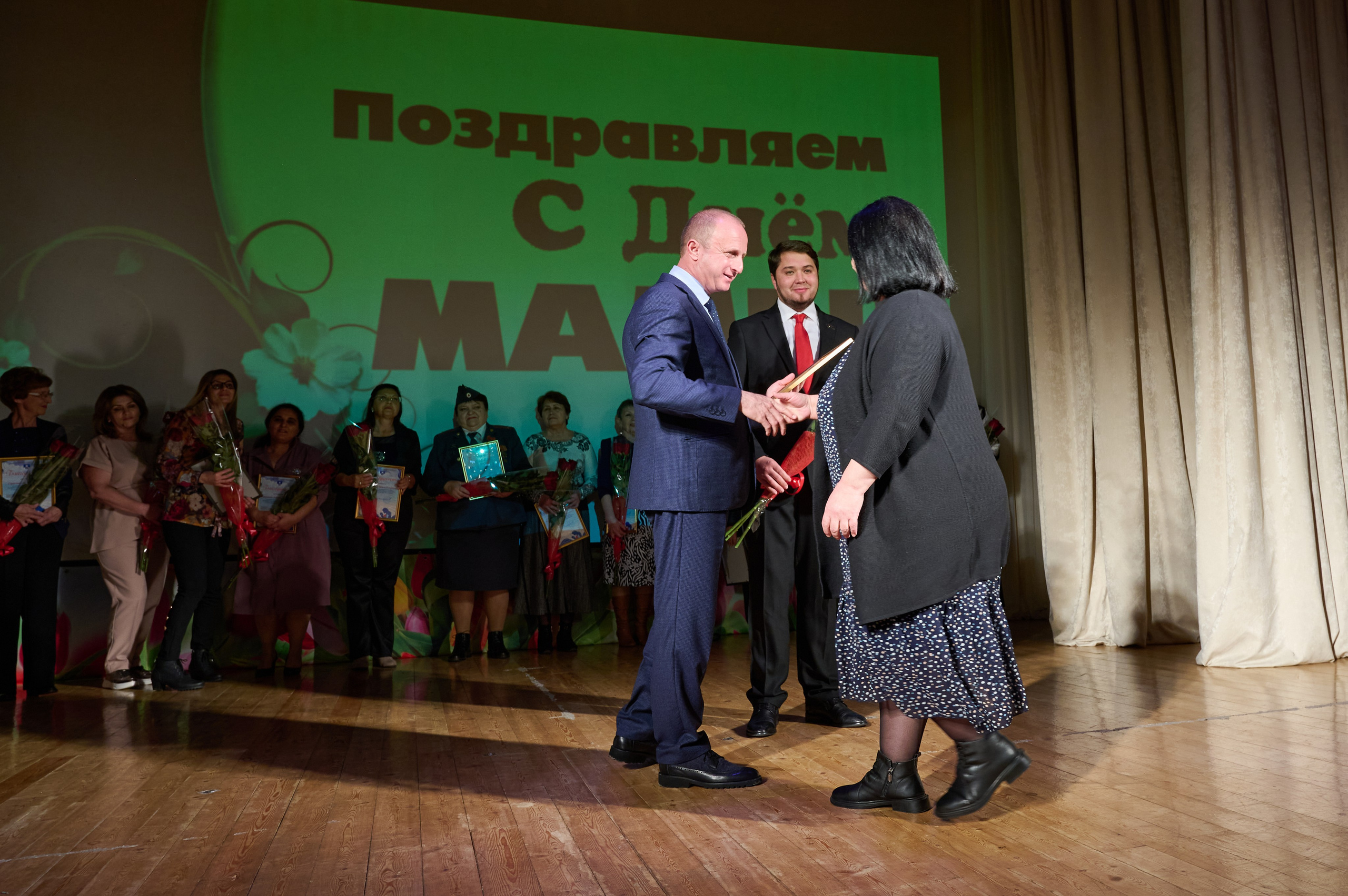 День матери. Кабардинка. Жизнь курорта Кабардинка в фотографиях