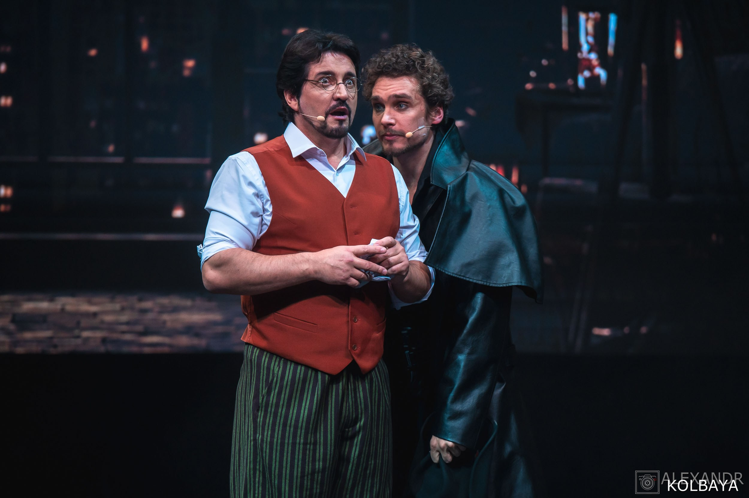 Фотографии со спектакля «Привет, я тетя Чарли». Концертный и театральный репортажный фотограф в Москве Александр Колбая