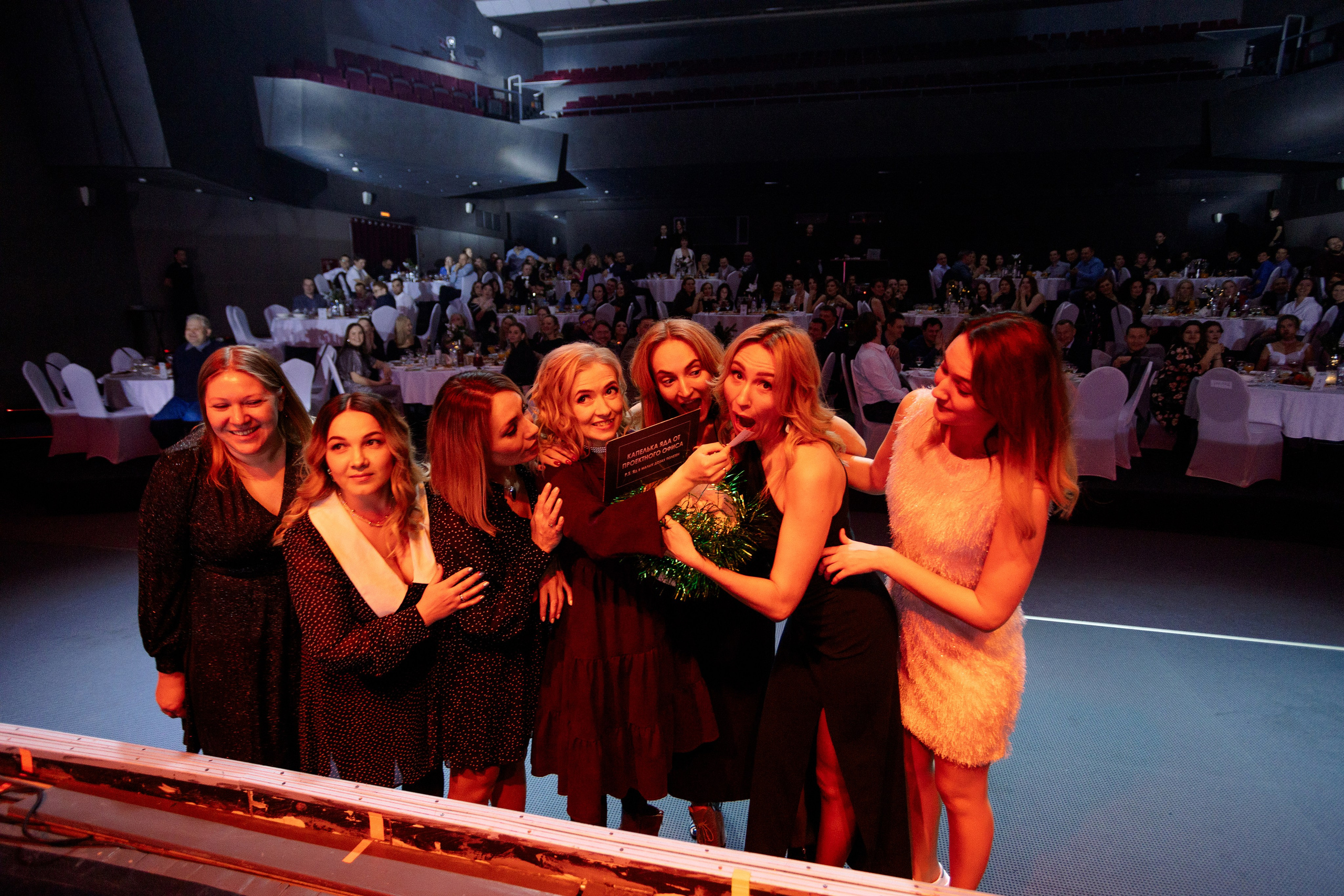 РЕПОРТАЖ: НОВЫЙ ГОД В ДК МЕТАЛЛУРГ. Профессиональный фотограф в Ижевске Леша Петров