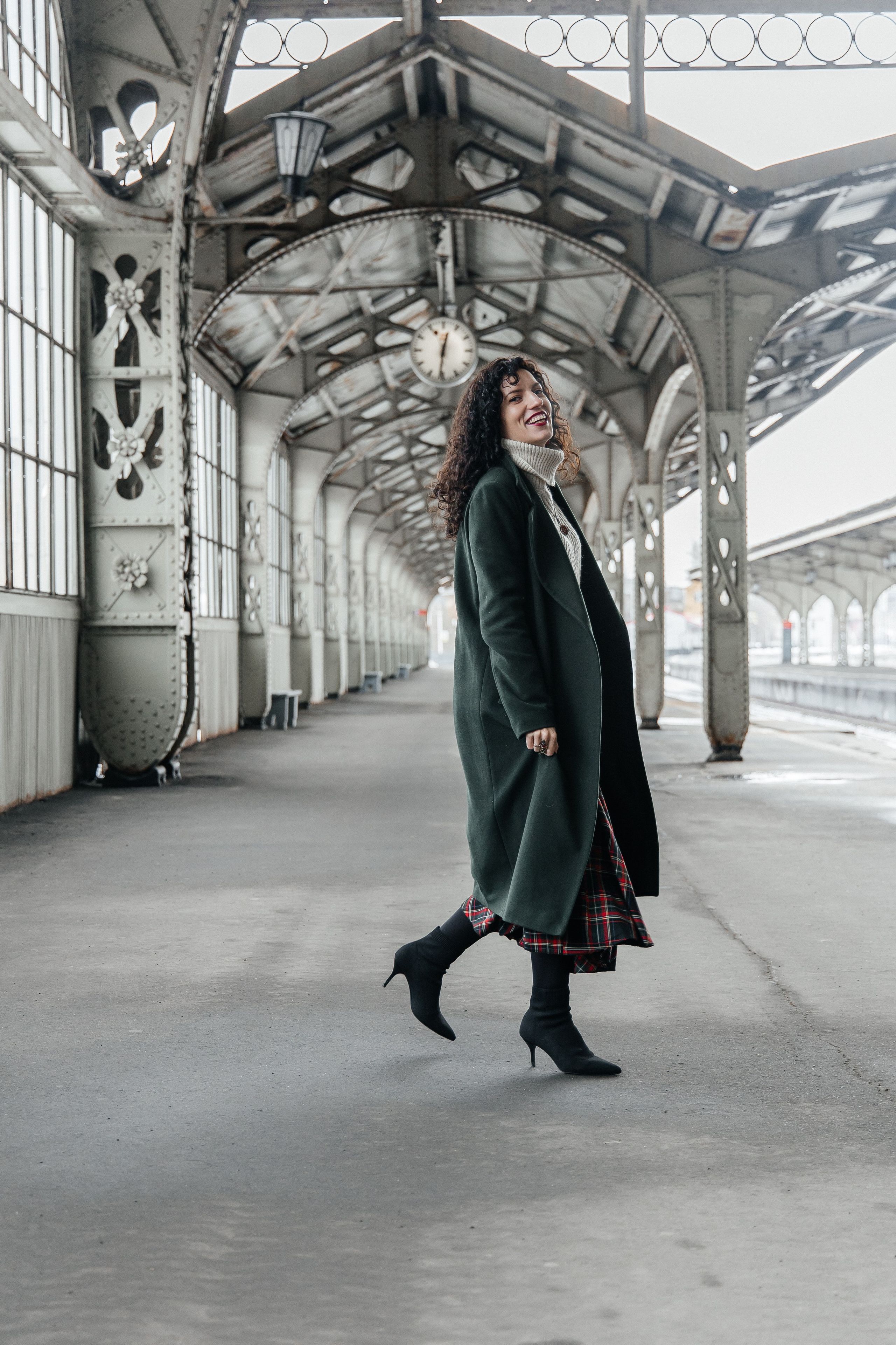 Вероника на Витебском вокзале. Фотограф в Санкт-Петербурге Аня Григорьева ♡