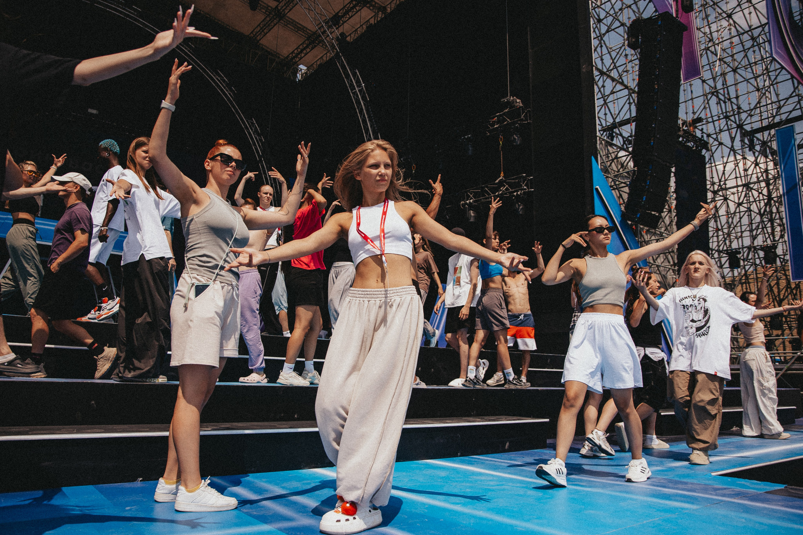 Бекстейдж фестиваля «Таврида 2024». Izotoff Photographer