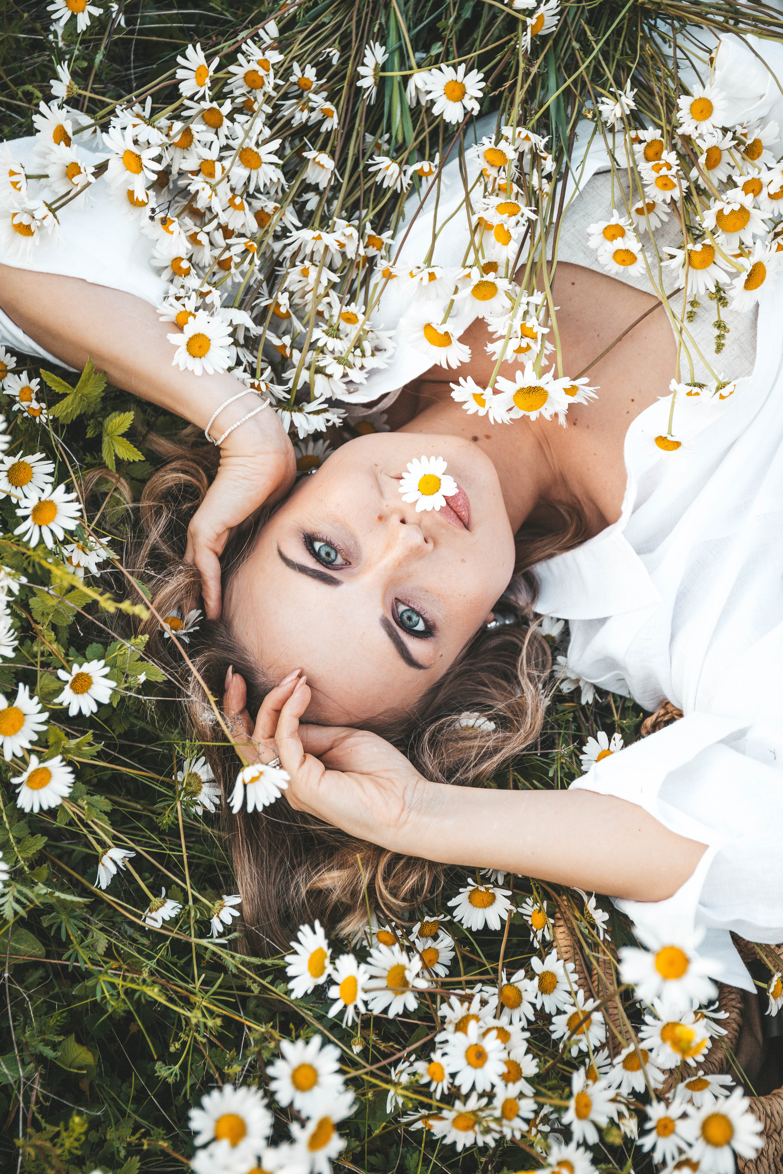 Анастасия и ромашки. Фотограф — художник в Москве Васильева Юлия