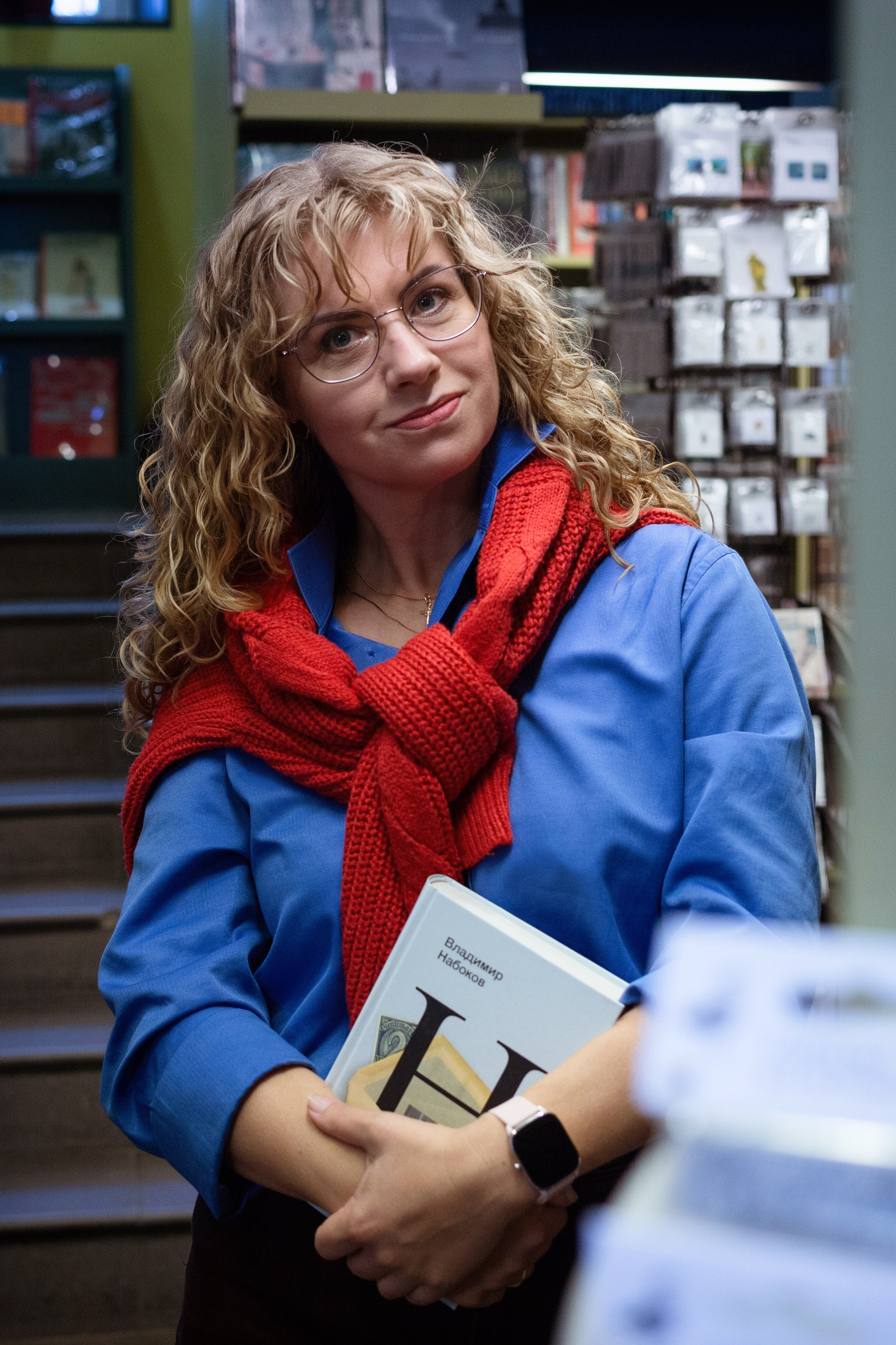 Фотосессия в СПб и книжном магазине Подписные издания. Портретные фотосессии, контент-съемки, репортаж