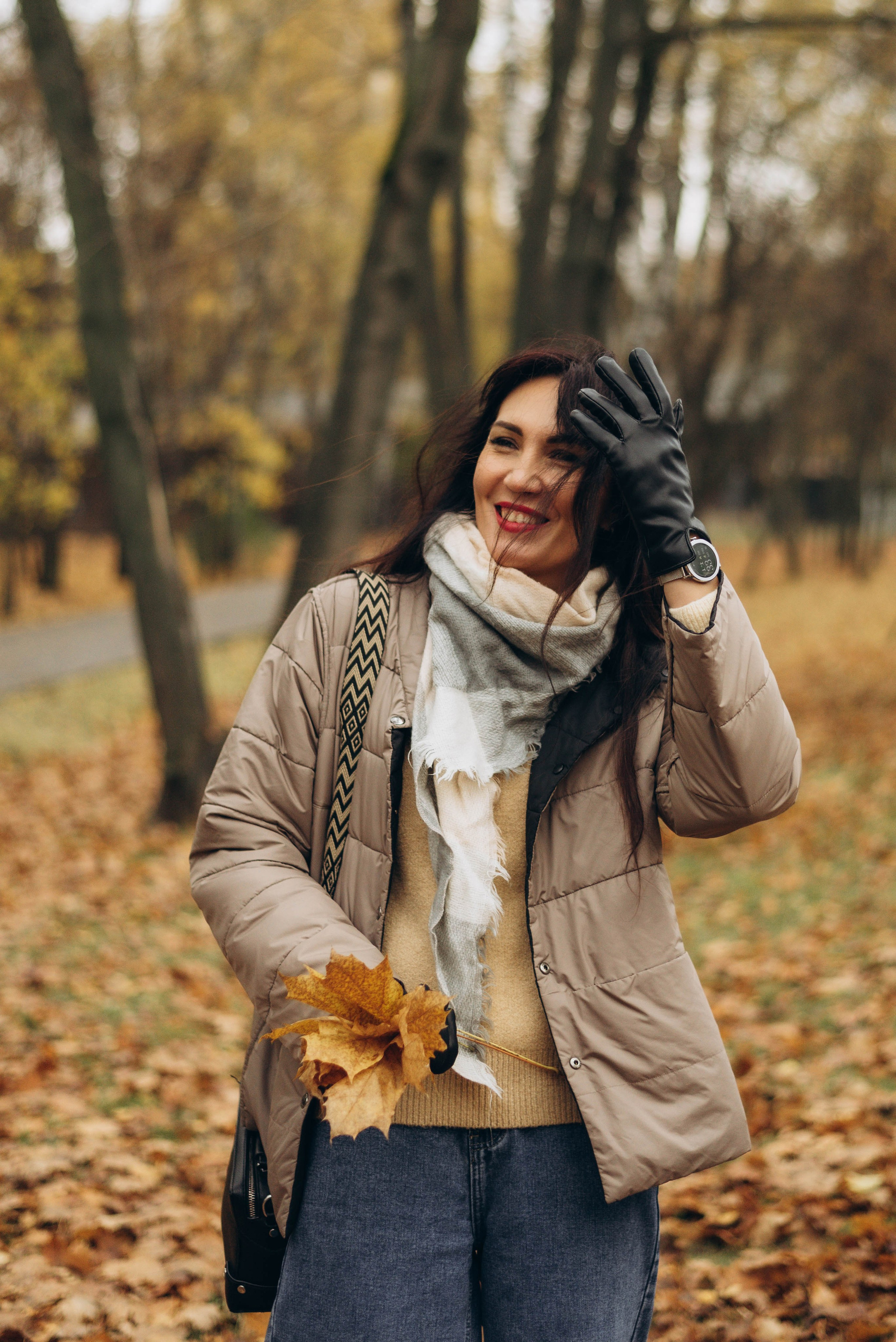 Прогулочная фотоссесия для девушки в парке. Семейный фотограф в Железнодорожном Масаева Елена