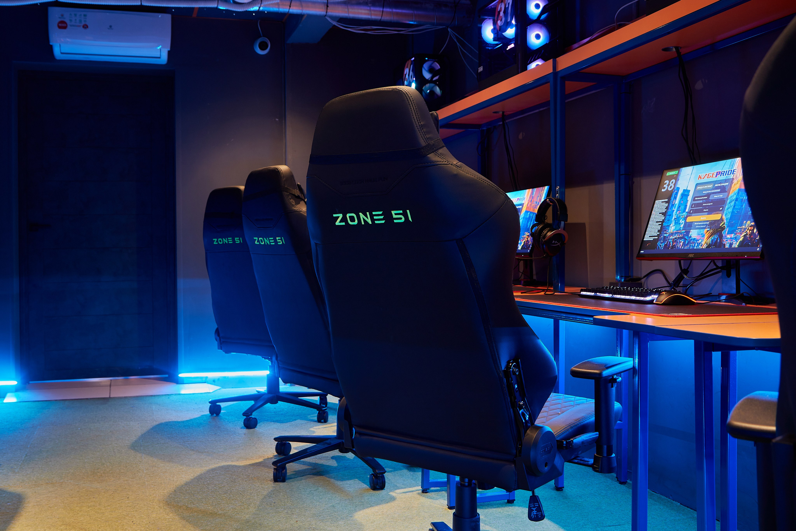 Фотосъёмка компьютерного клуба. Предметный и репортажный фотограф Алексей Кротов