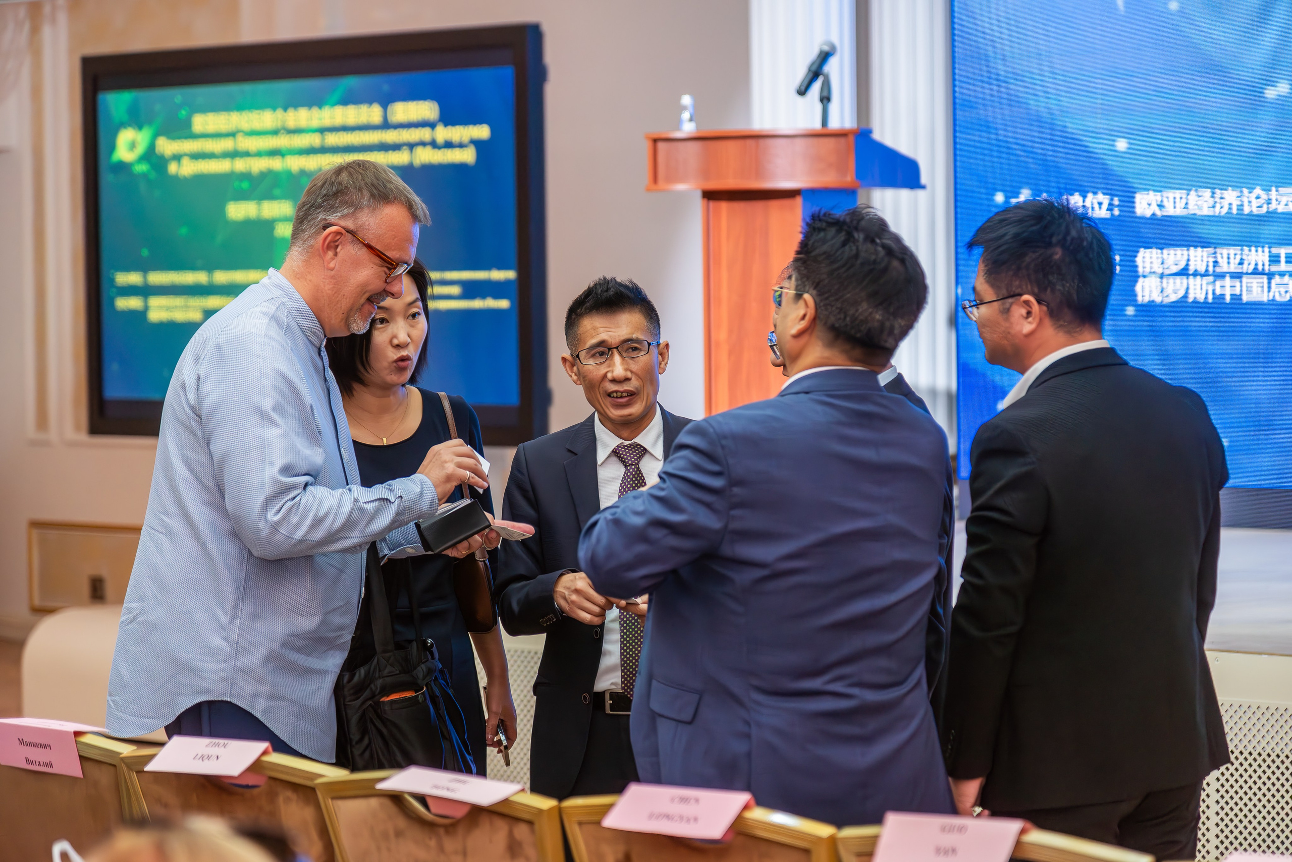 Репортажная фотосъемка для бизнеса, рекламные проекты, выставки, конференции. &nbsp;Стоимость:&nbsp; &nbsp; &nbsp;(7 000р./час)   (2 часа&nbsp;— 12 000р.)   (&nbsp;3 часа&nbsp;— 15 000р.)     (6 часов&nbsp;— 25 000р.)   (&nbsp;полный&nbsp; день 10 часов&nbsp;— 35 000р.)  Быстрая обработка фото   (Готовность фото от&nbsp;1 до&nbsp;4 дней)&nbsp;