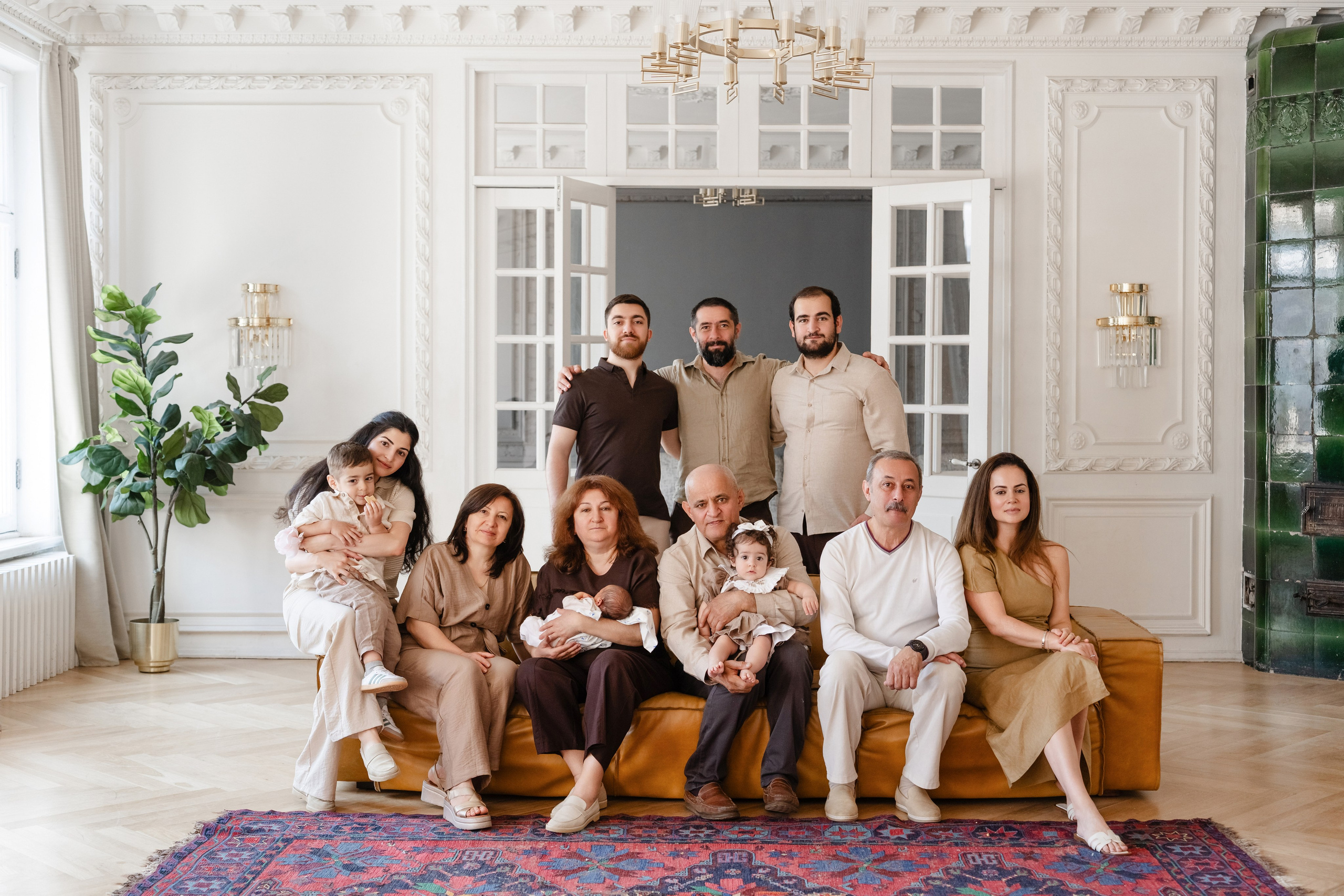 Студийная фотосессия большой дружной семьи. Свадебный и семейный фотограф в Санкт-Петербурге Олеся Еремеева