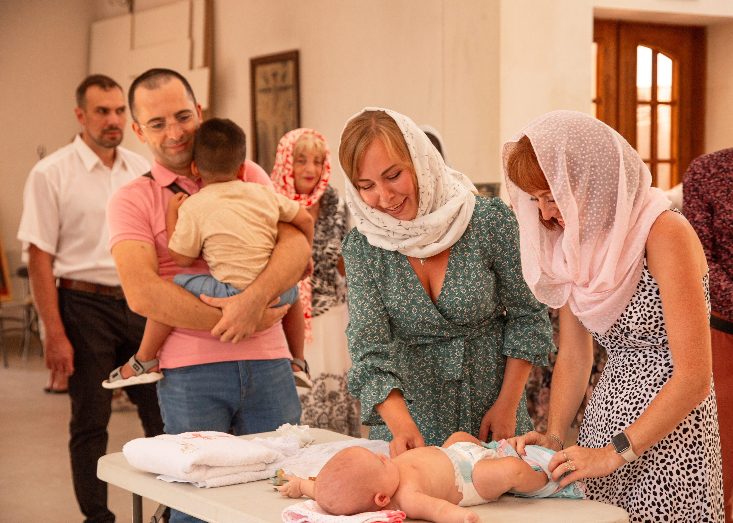 Крещение в храме апостола Симона Кананита в поселке Лоо. Семейный фотограф в Сочи, Лоо, Дагомысе, Вардане Кучумова Олеся