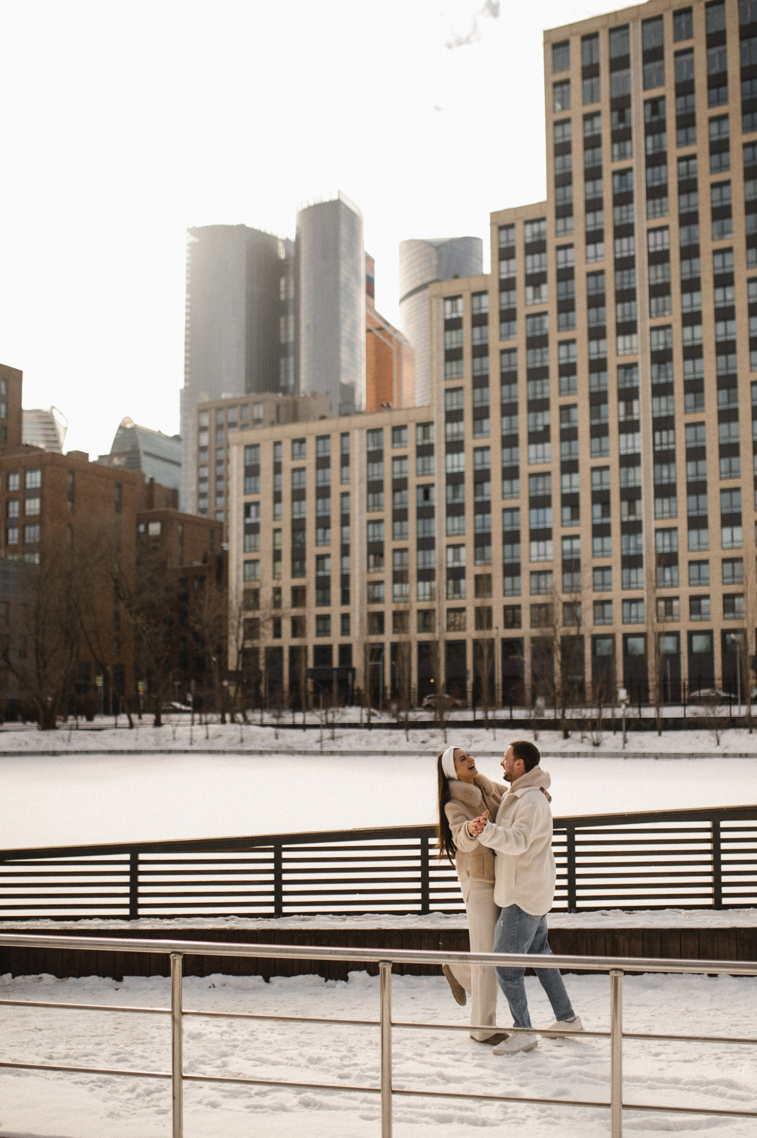 Лавстори стрит фотосессия в зимней Москве. Семейная фотосессия Бутово Москва фотограф Алина Морщагина