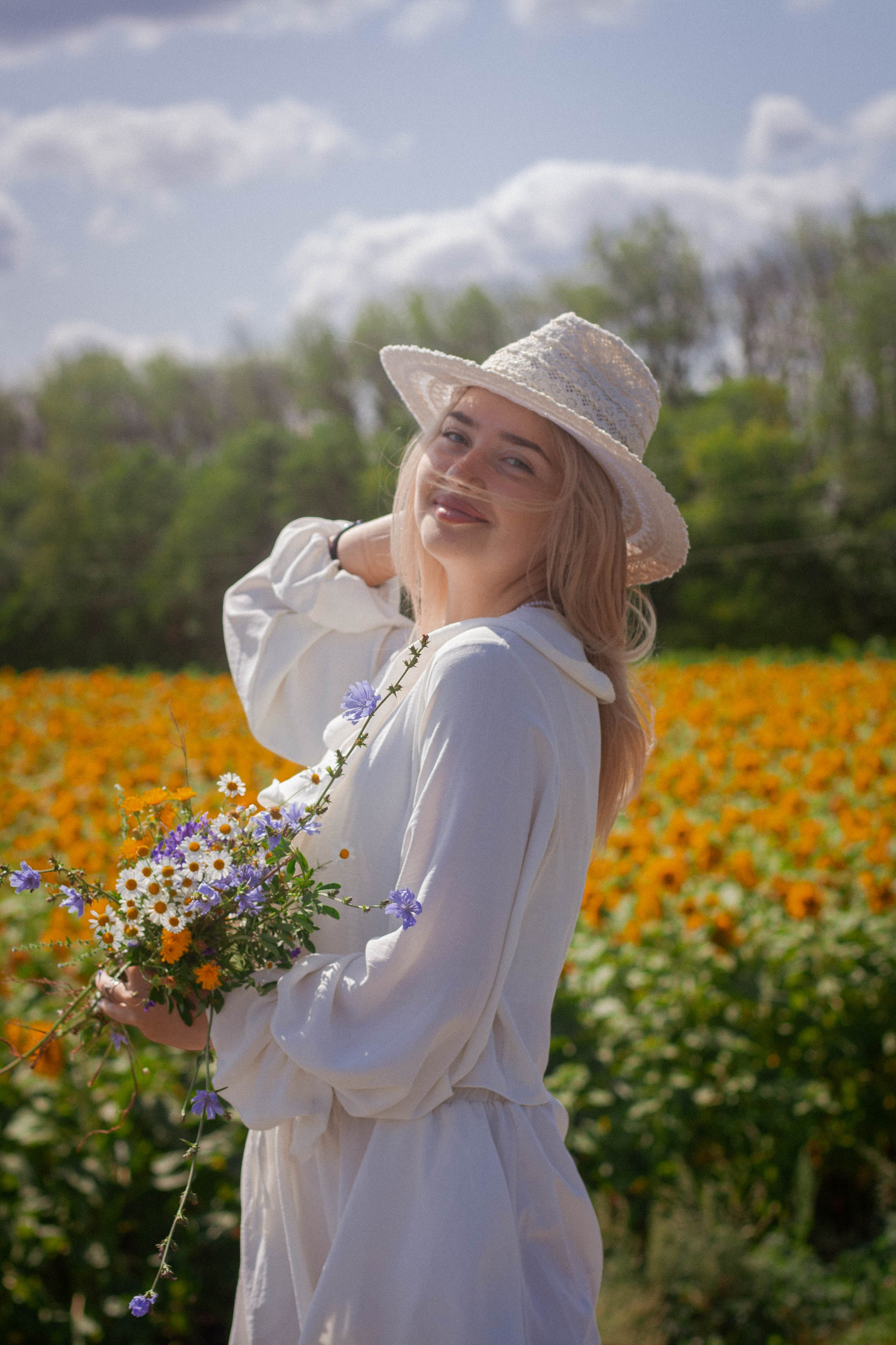 Настроение: уйти в поле с подсолнухами. Портретный фотограф в Саратове