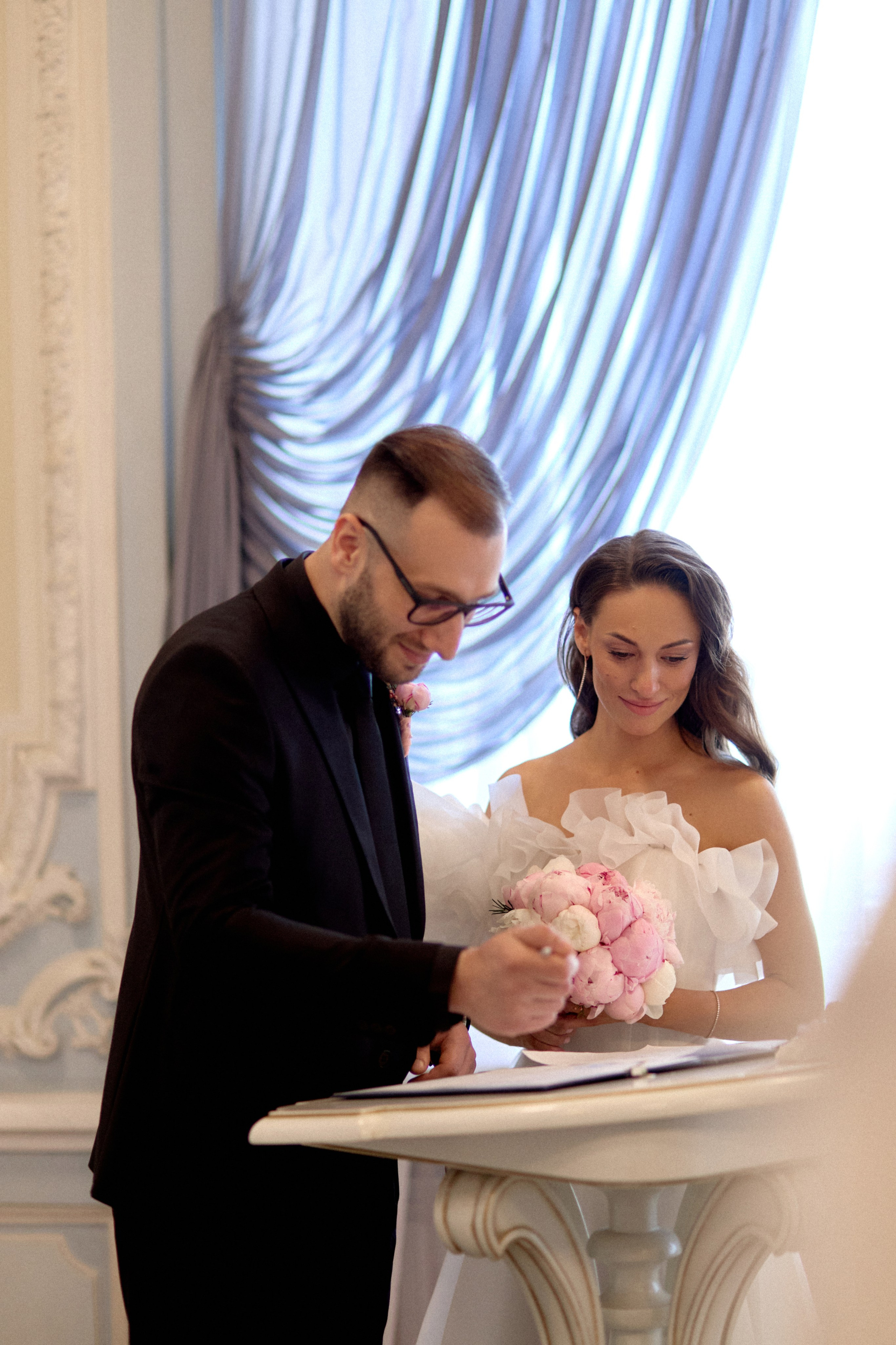 Свадебная фотосессия на катере в Санкт-Петербурге. Сестры Карабаза. Фотографы и ретушеры в Москве и Санкт-Петербурге