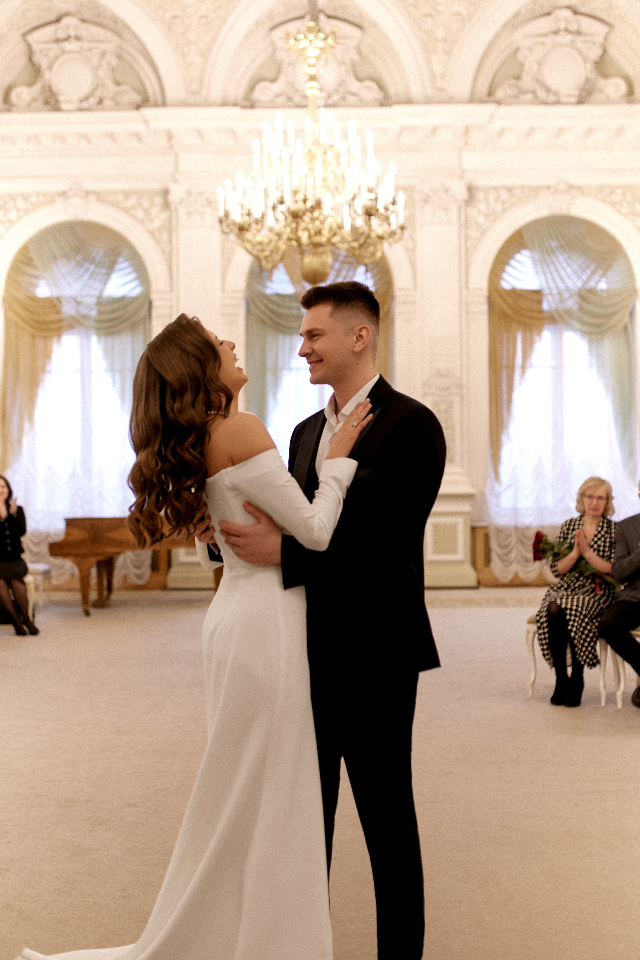 Свадебная фотосессия в Дворце Бракосочетания № 1. Сестры Карабаза. Фотографы и ретушеры в Москве и Санкт-Петербурге