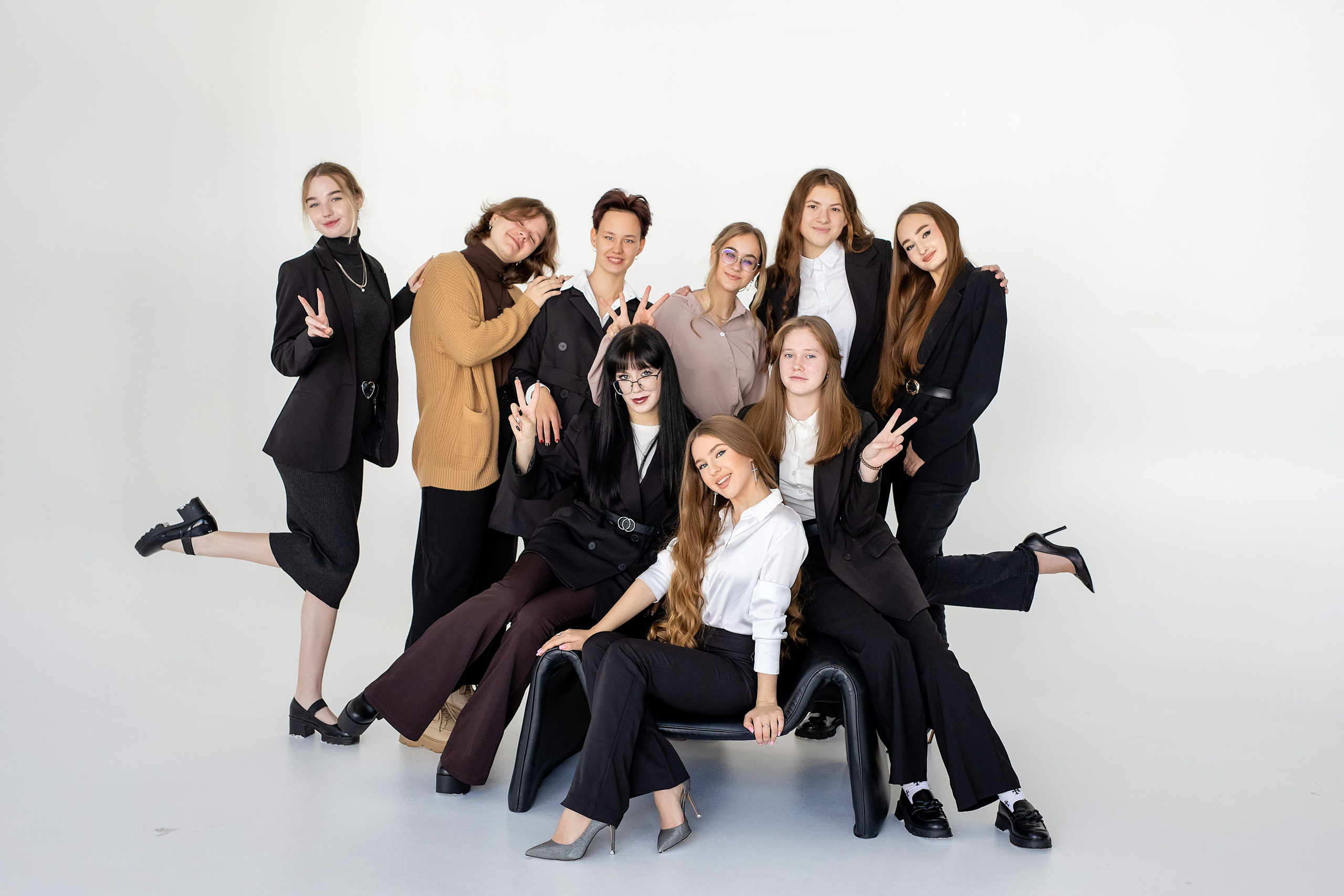 ФГБОУ ВО «Тихоокеанский государственный медицинский университет», 11-б класс. Стильный выпускной альбом Владивосток фотограф Вероника Мигачева