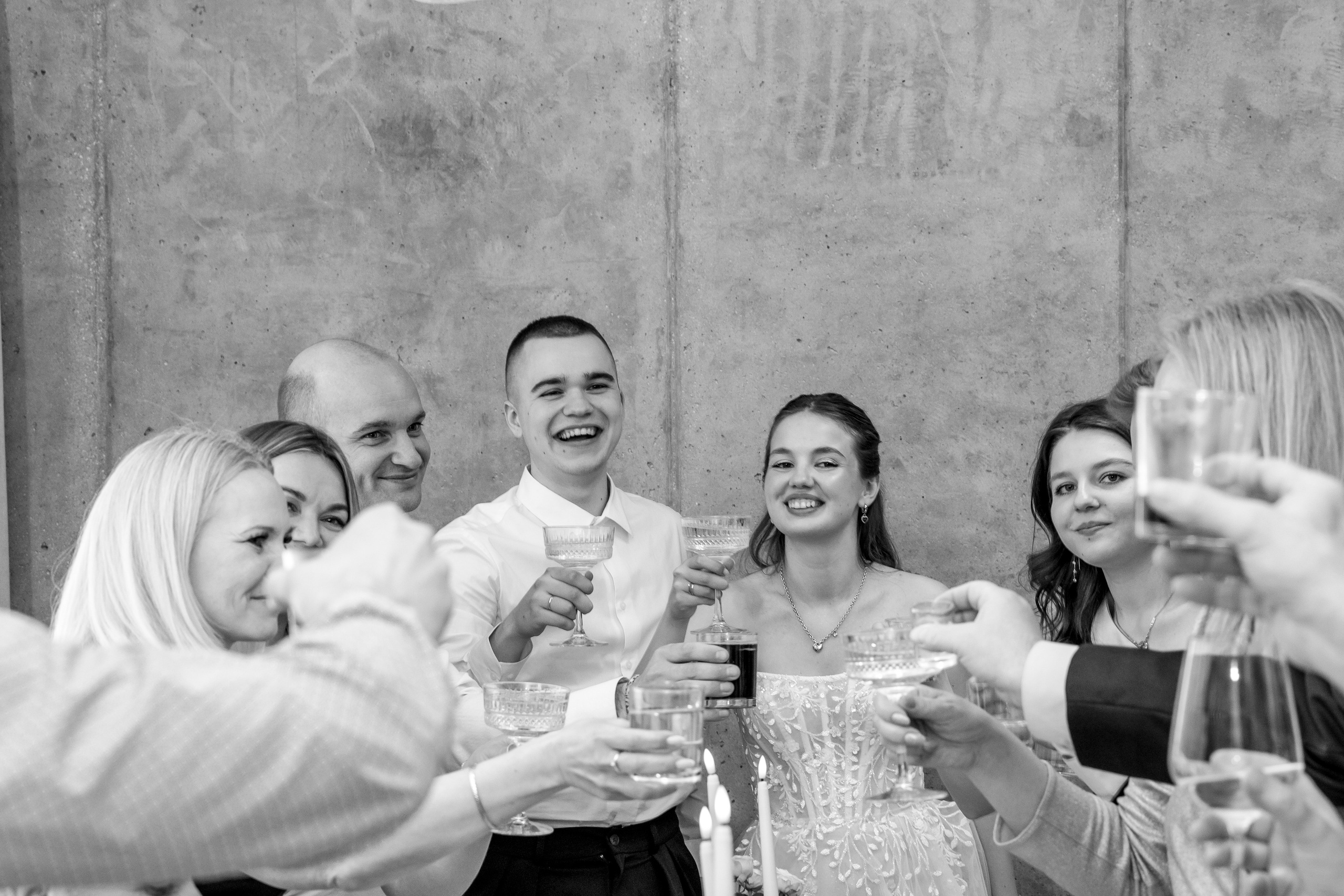 Банкет в кругу близких. Свадебный фотограф и видеограф в Москве — анонс фото и видео с церемонии в день свадьбы