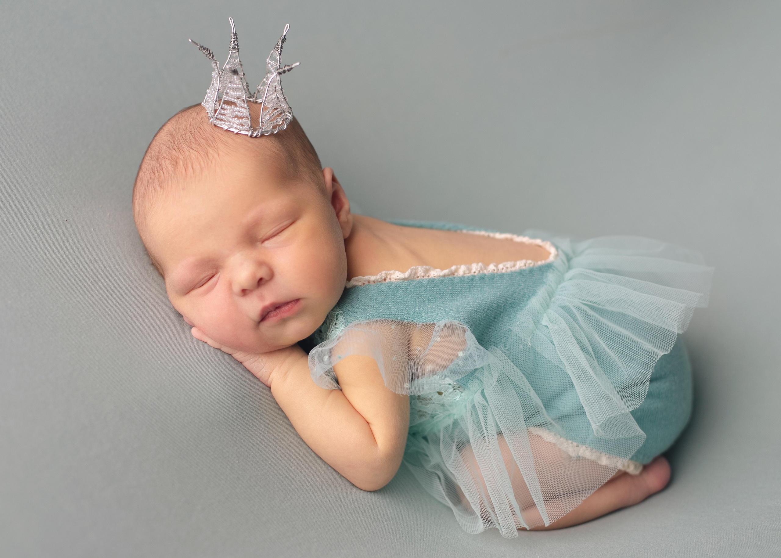 Анюта. Фотограф новорожденных в г. Россошь Виктория Нечепуренко