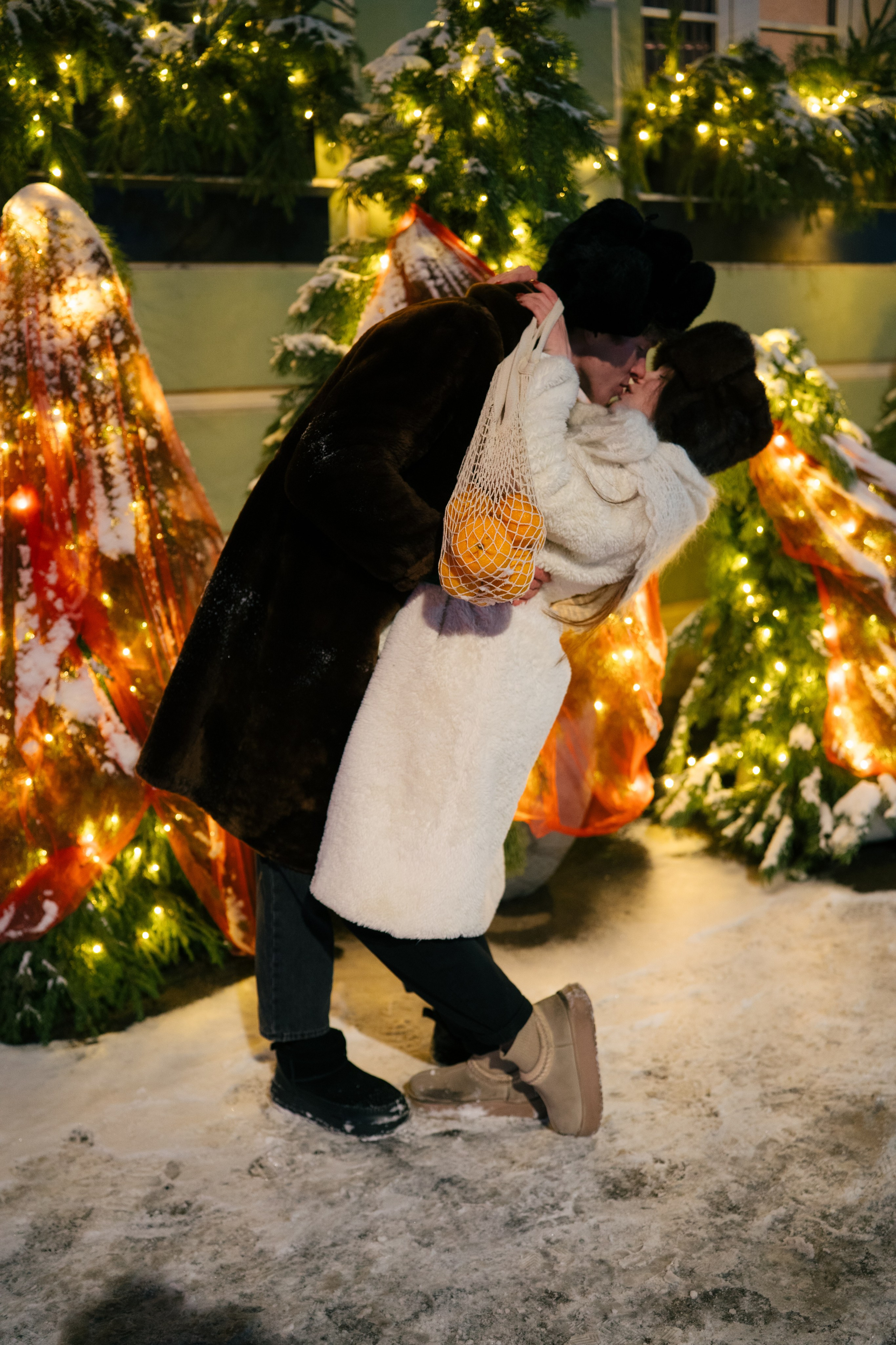 НОВОГОДНЯЯ ПРОГУЛКА ПАРЫ ПО ЧЕРНЫШЕВСКОЙ ПЕРЕД НОВЫМ ГОДОМ. Профессиональный фотограф, Санкт-Петербург — Виктория Богомолова