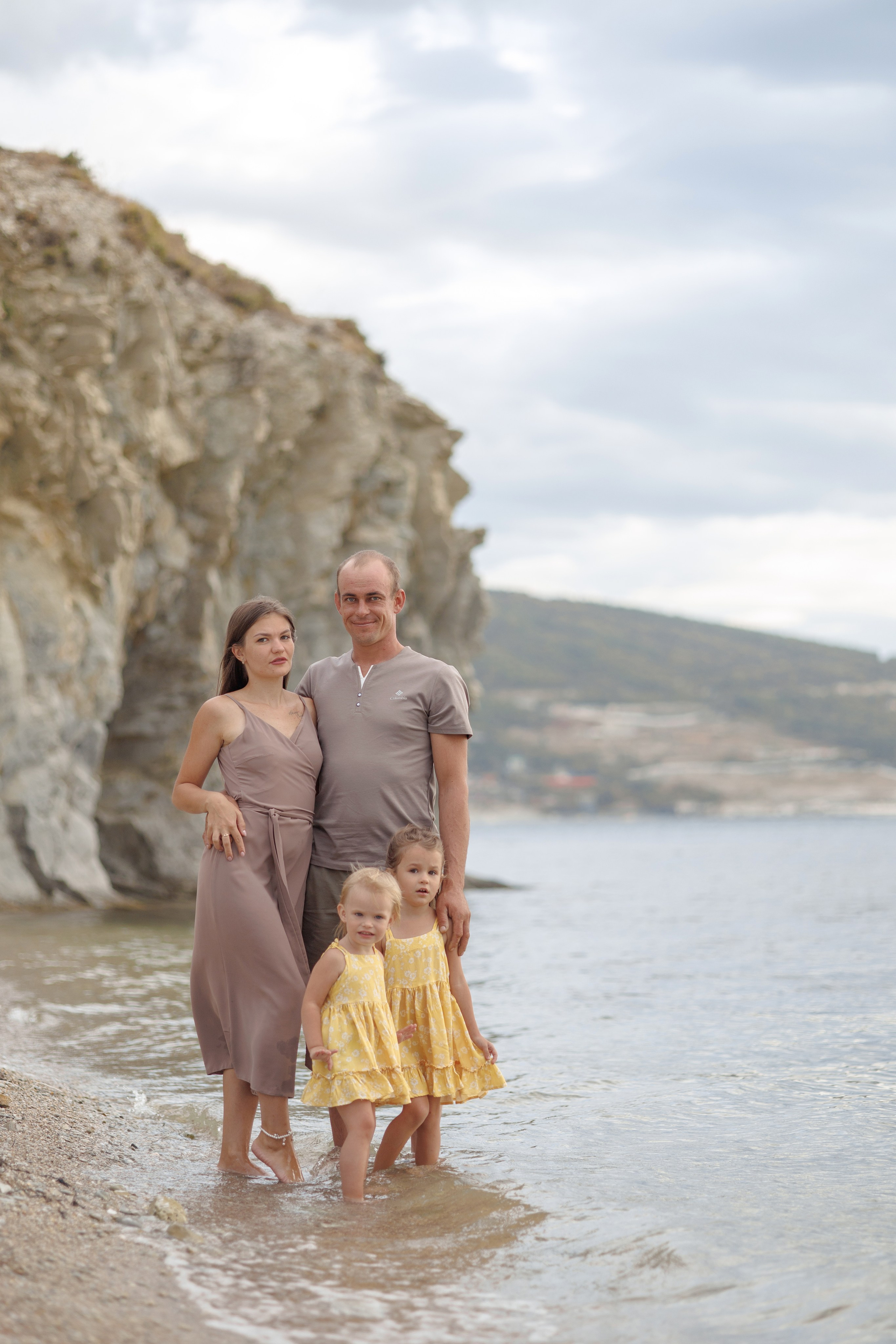 На пустынном пляже. Семейный и портретный фотограф в Геленджике Любовь Бодрова