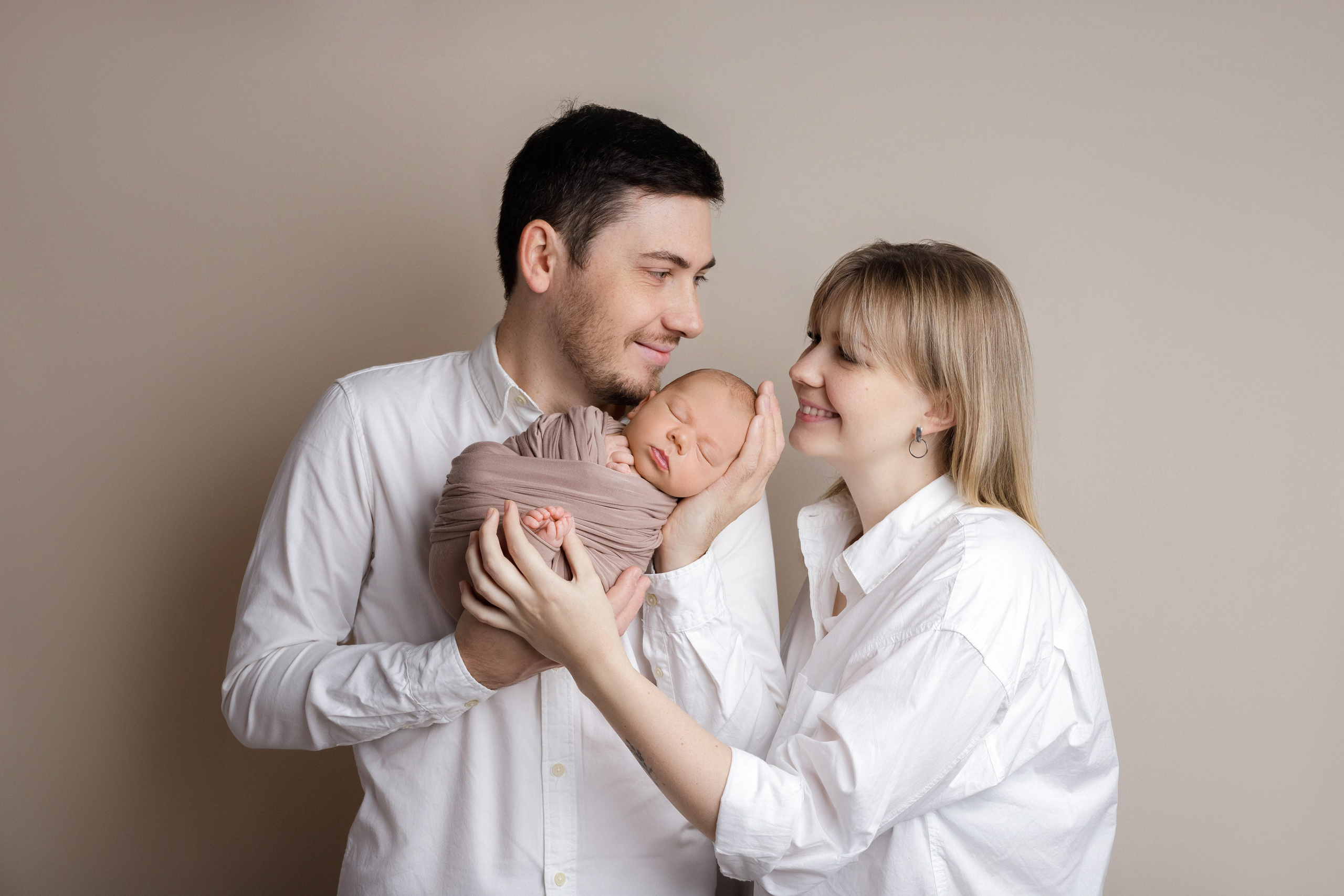 Семейные кадры newborn. Фотограф новорожденных в Ярославле Ольга Зимина