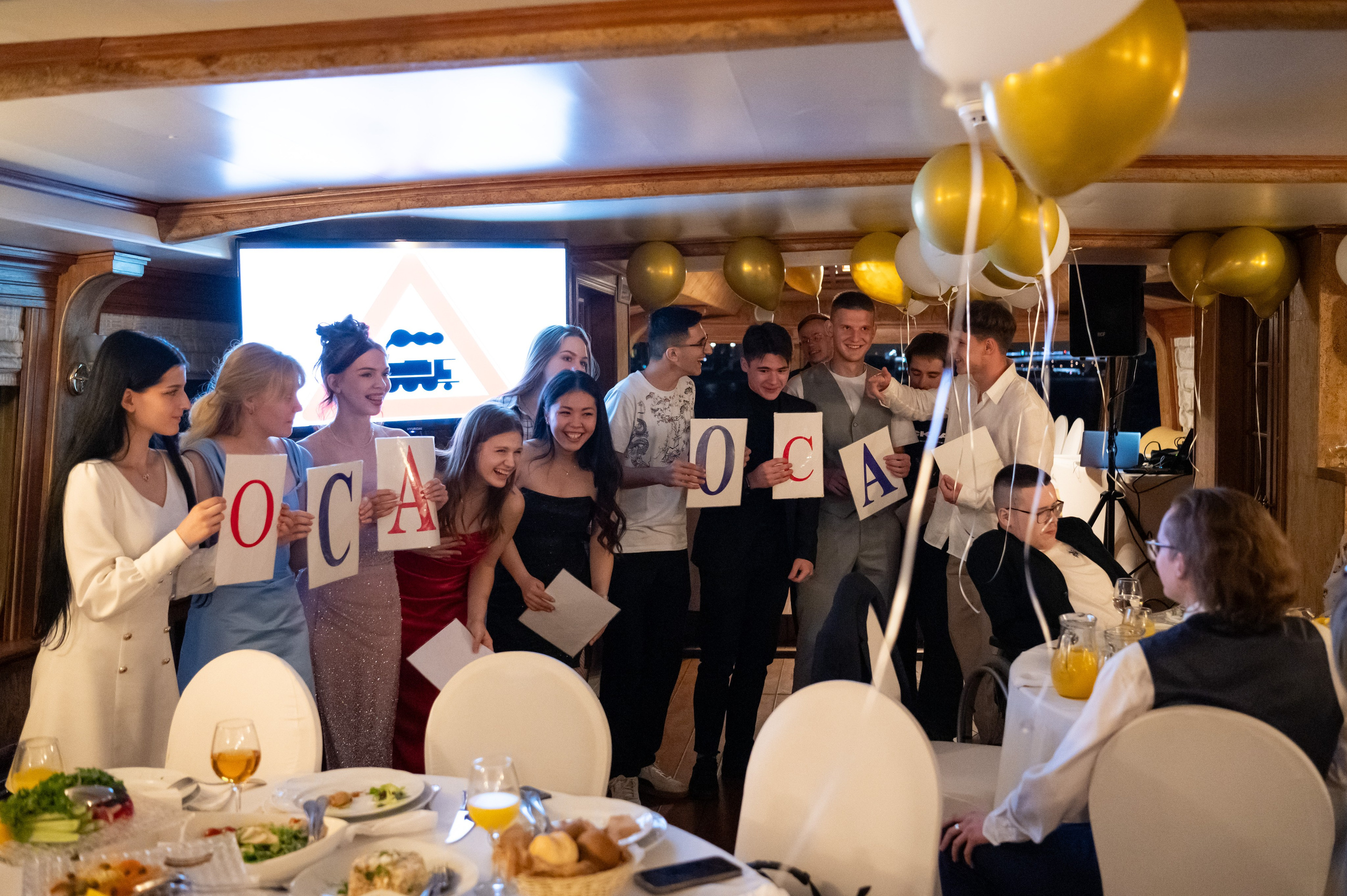 Выпускной вечер 11 класс на теплоходе. Детский и семейный фотограф г. Москва Оксана Катаджи