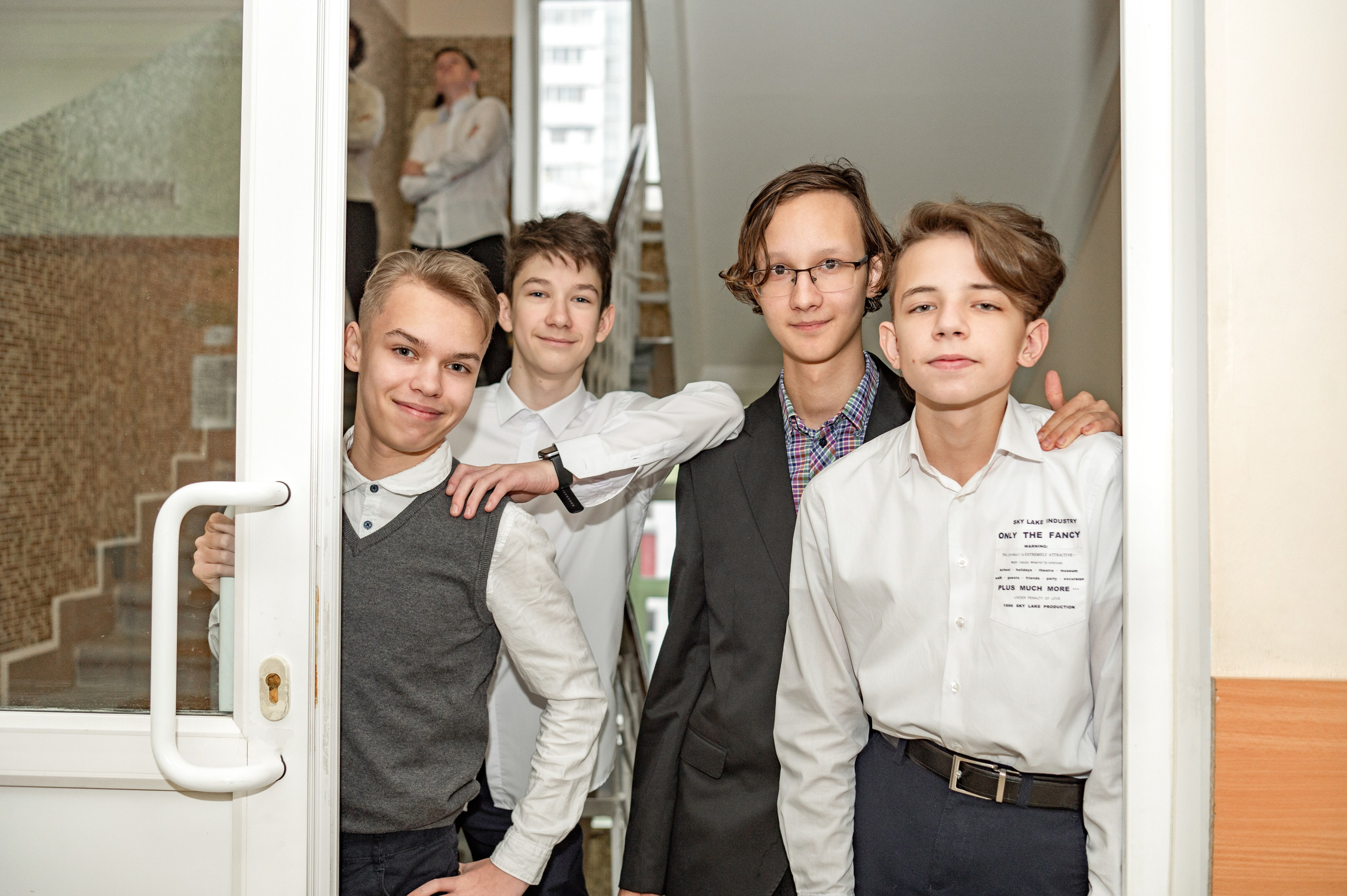 Фотосессия в классе и на территории школы. 9-М класс Школа 1568. Детский и семейный фотограф г. Москва Оксана Катаджи